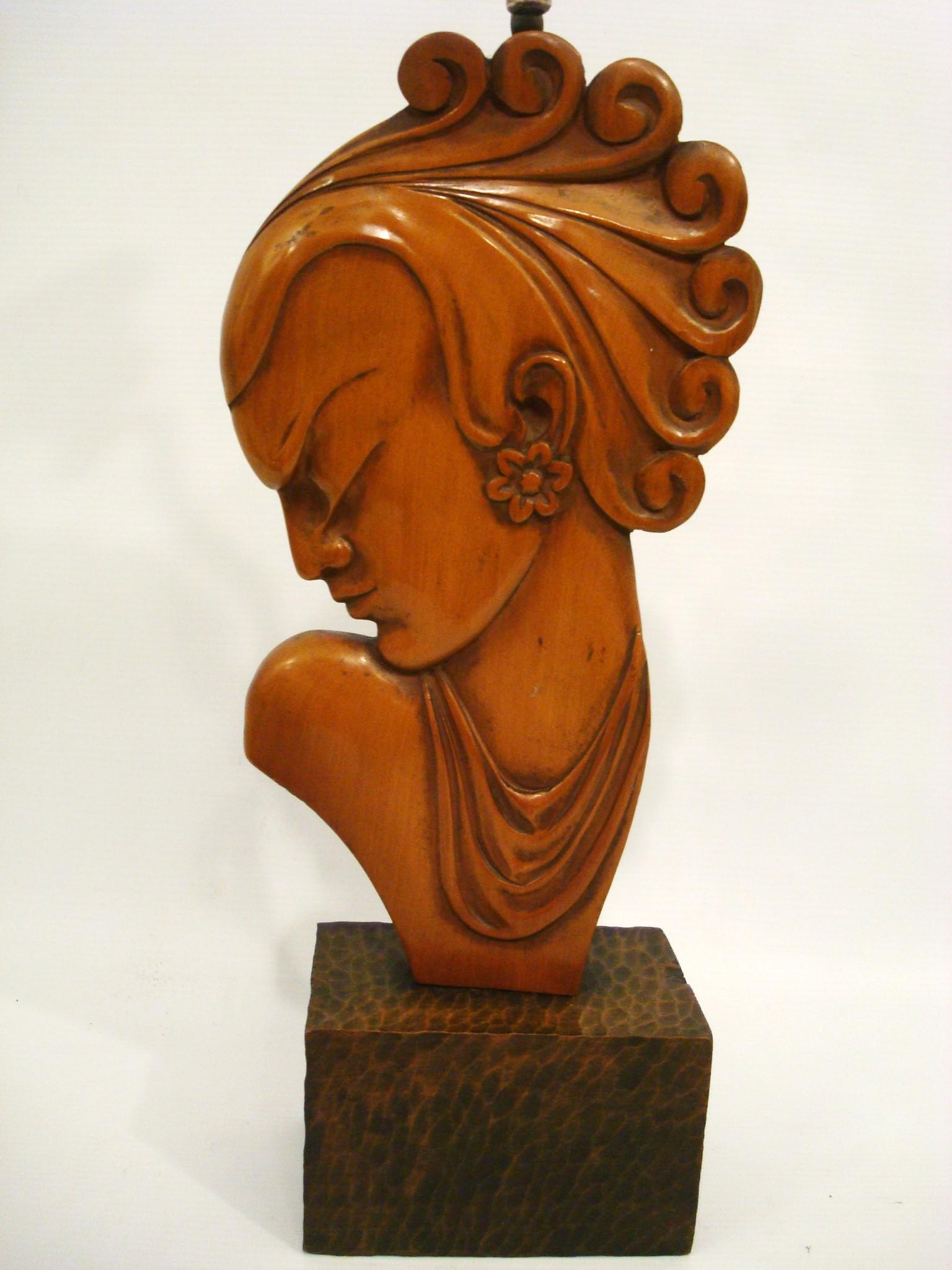 Mid-Century Modern Art Deco / Mid-Century Sculptural Carved Table Lamp For Sale