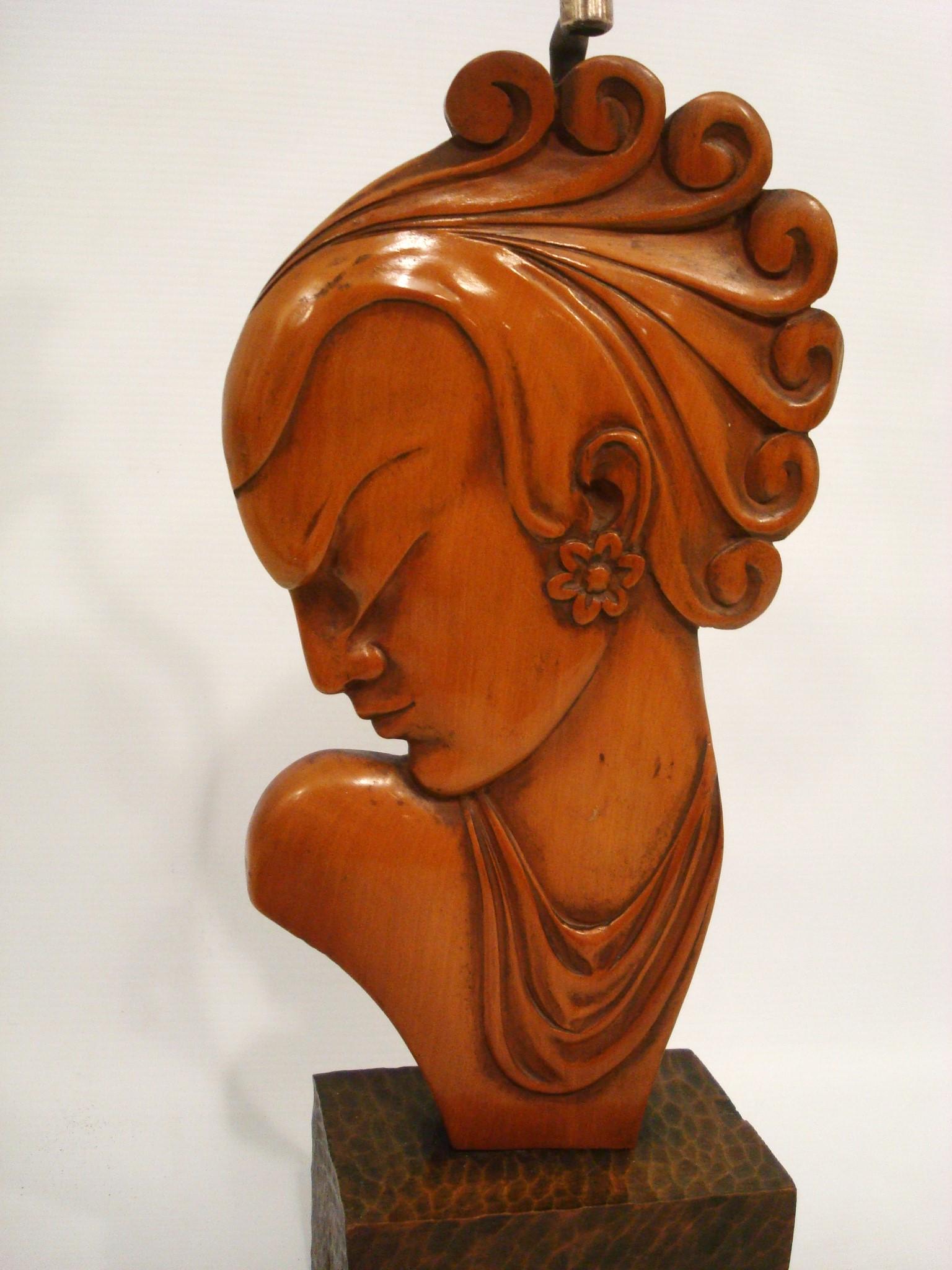Art Deco / Mid-Century Sculptural Carved Table Lamp In Good Condition For Sale In Buenos Aires, Olivos
