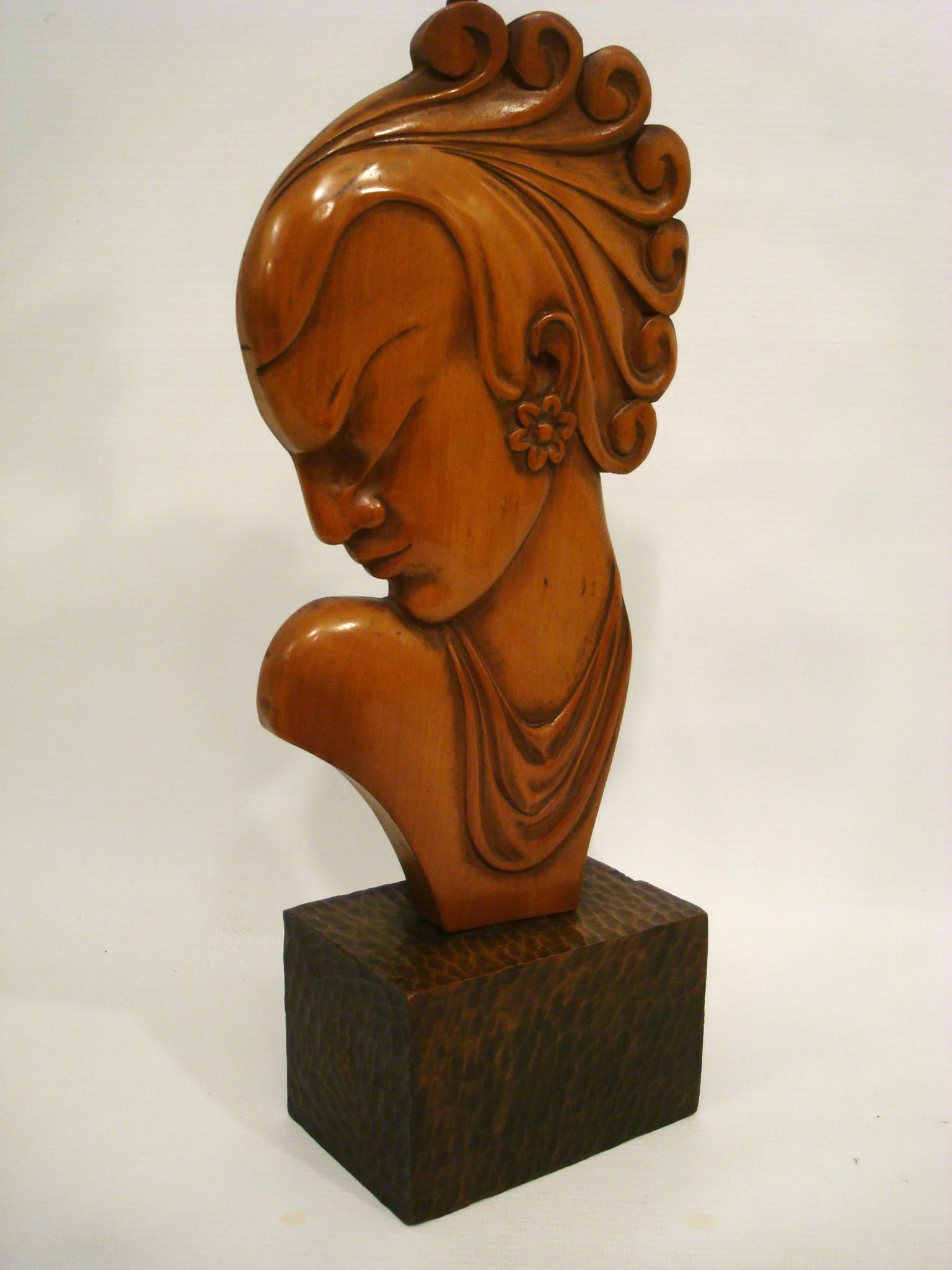 Wood Art Deco / Mid-Century Sculptural Carved Table Lamp For Sale