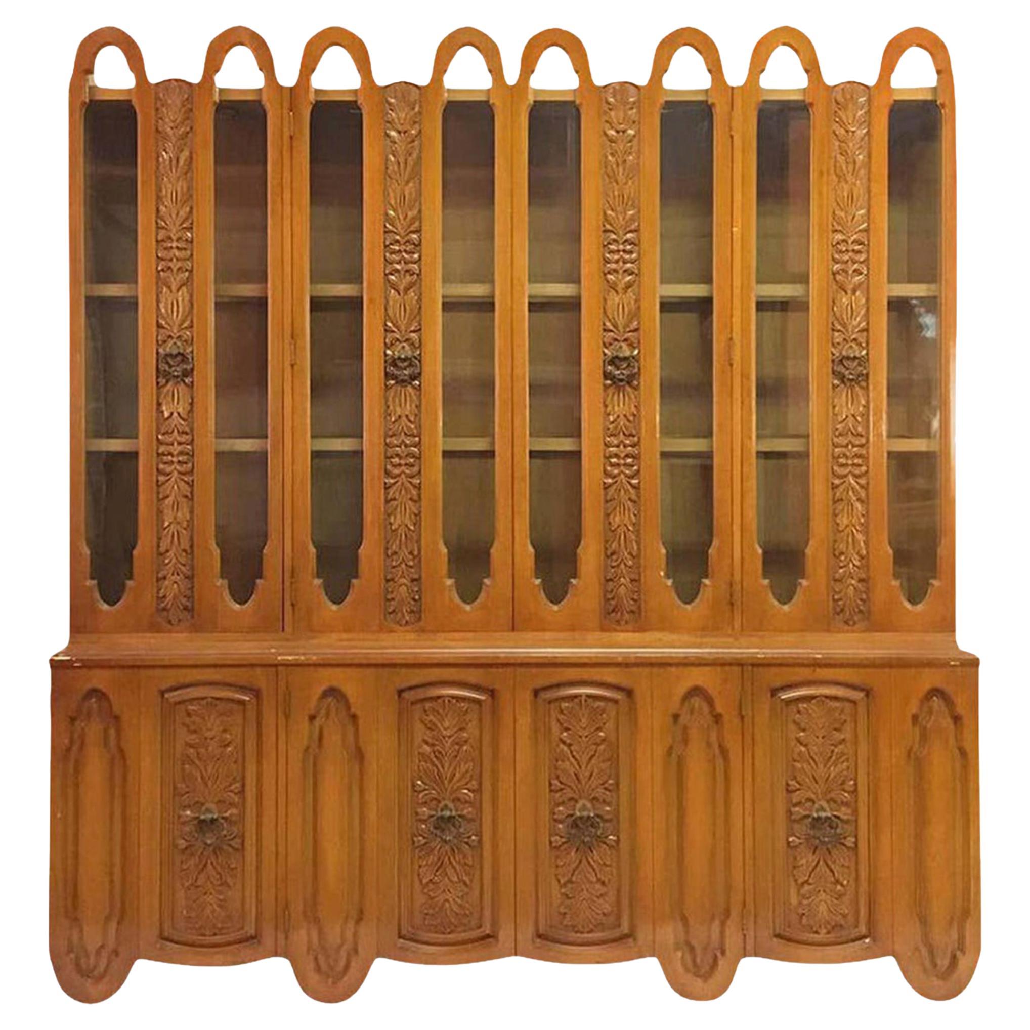 Art Deco Mid Century Wood Carved Display China Cabinet en vente