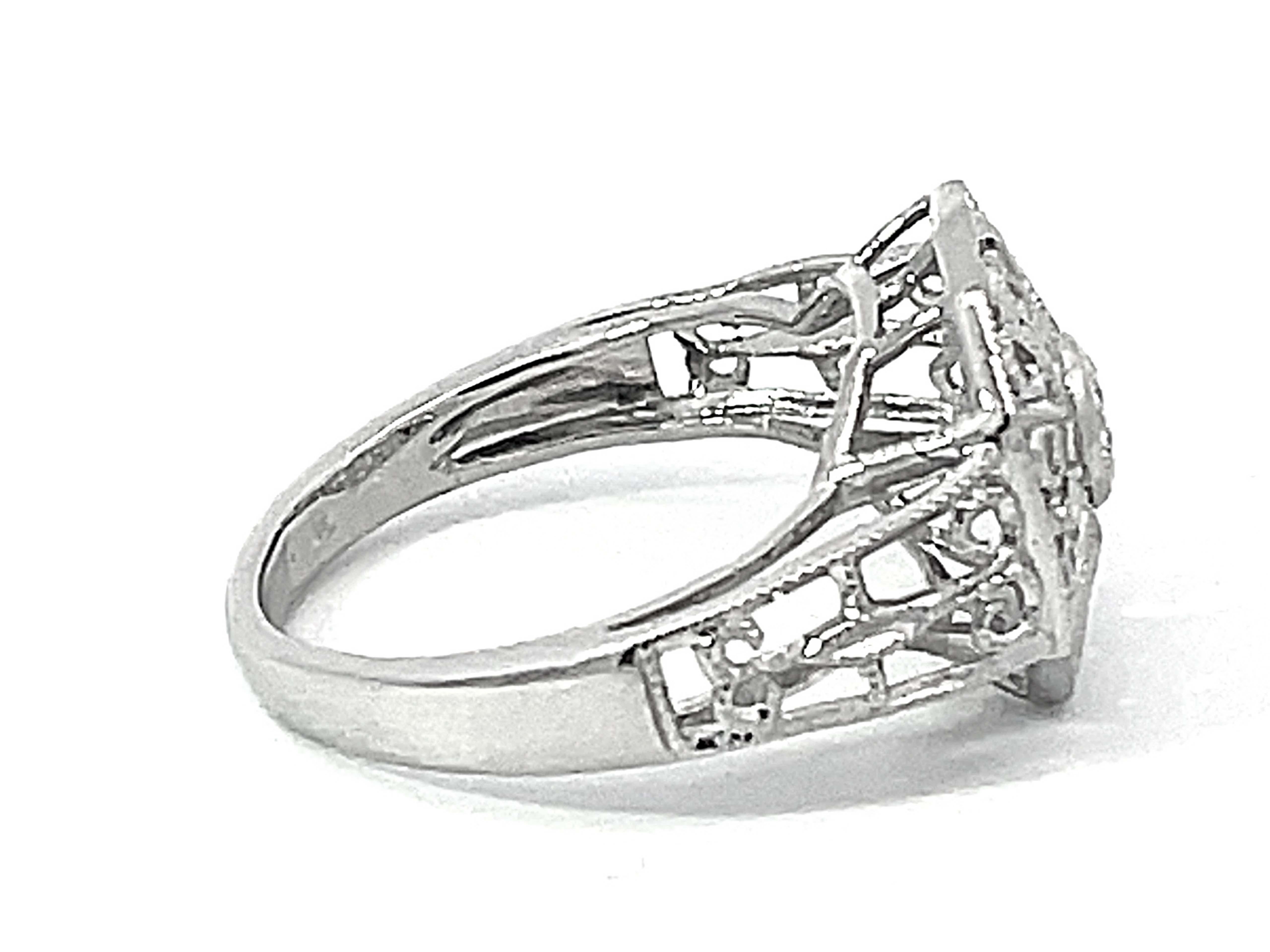 Art Deco Milgrain Detail Diamond Ring in Platinum  In Excellent Condition For Sale In Honolulu, HI