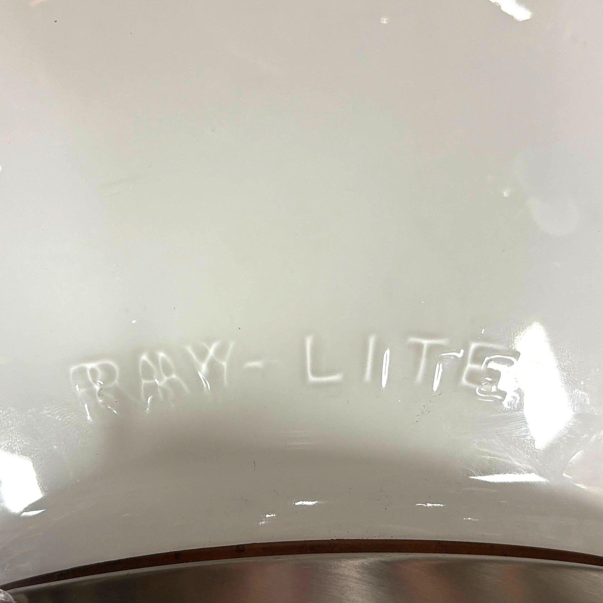 Art Deco Milk Glass Globe Shade Pendelleuchte mit Nickel Plate Fitter, von Ray-Lite im Zustand „Hervorragend“ im Angebot in Van Nuys, CA