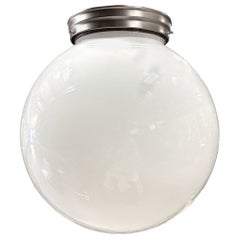 Art Deco Milk Glass Globe Shade Pendelleuchte mit Nickel Plate Fitter, von Ray-Lite