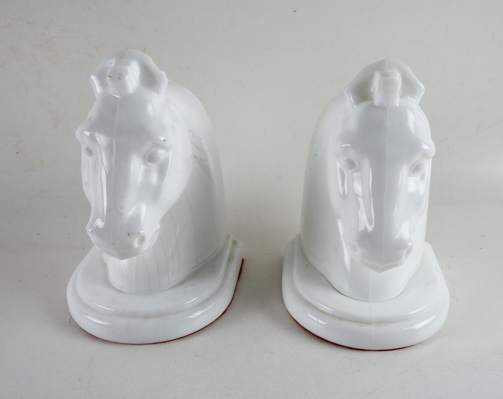 Art Deco Milk Glass Horse Bookends In Good Condition For Sale In Seguin, TX