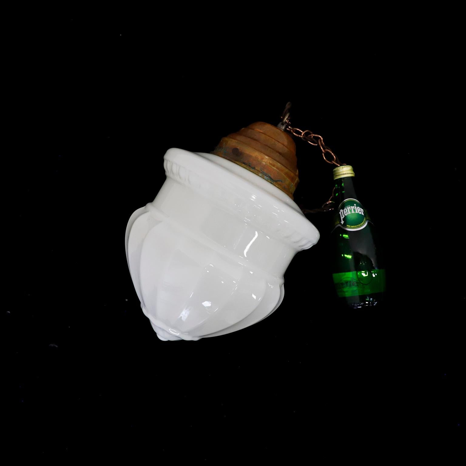 Lámpara Colgante Art Decó de Vaso de Leche en Bueno estado para la venta en Mexico City, CDMX