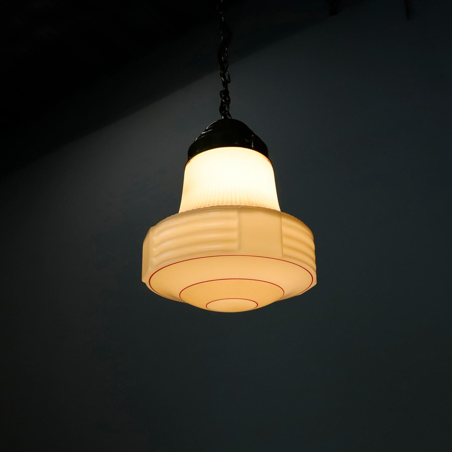 Art Deco Milchglas Pendelleuchte im Zustand „Gut“ im Angebot in Mexico City, CDMX
