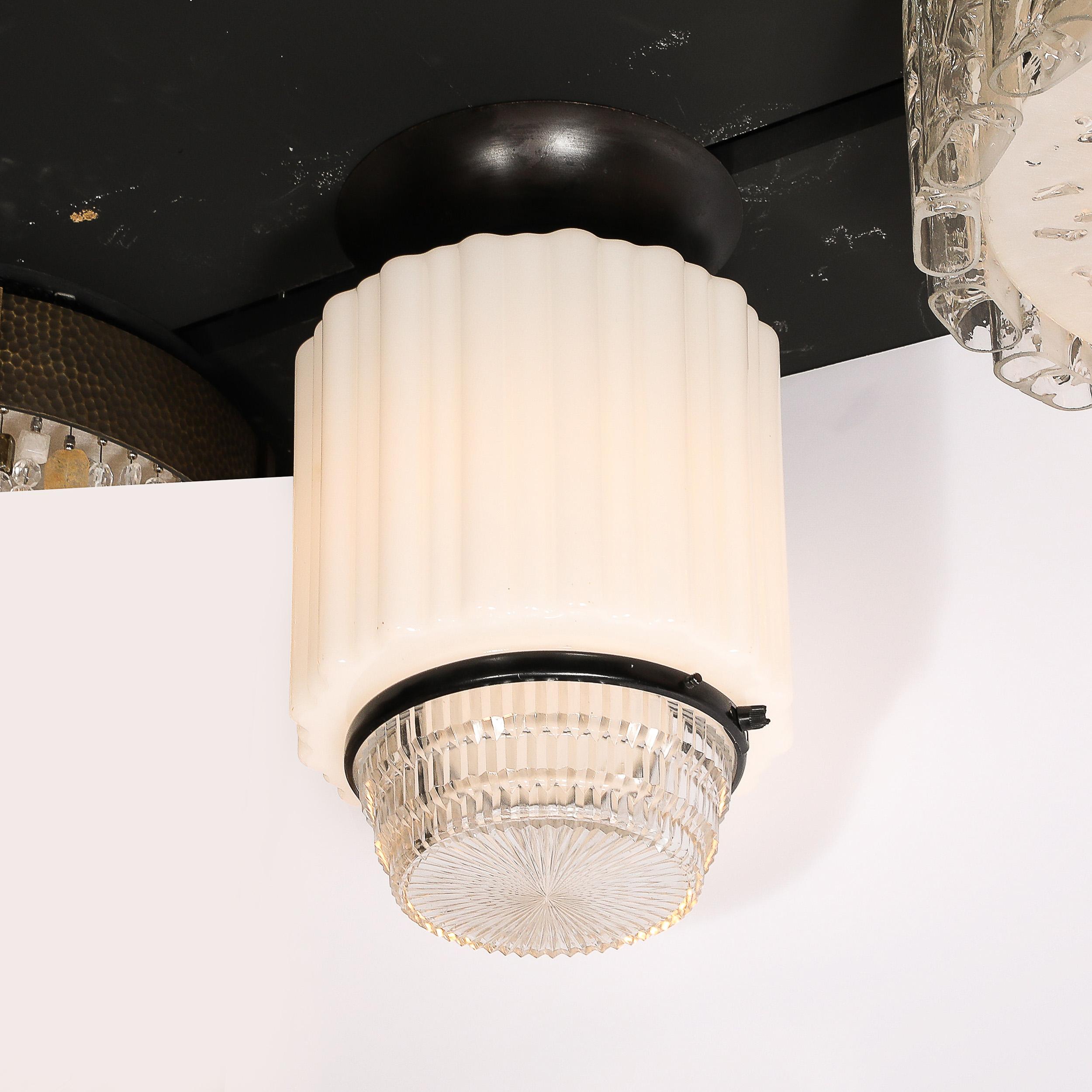 Americano Lampadario ad incasso in vetro lattimo e vetro pressato Art Déco con finiture in bronzo in vendita