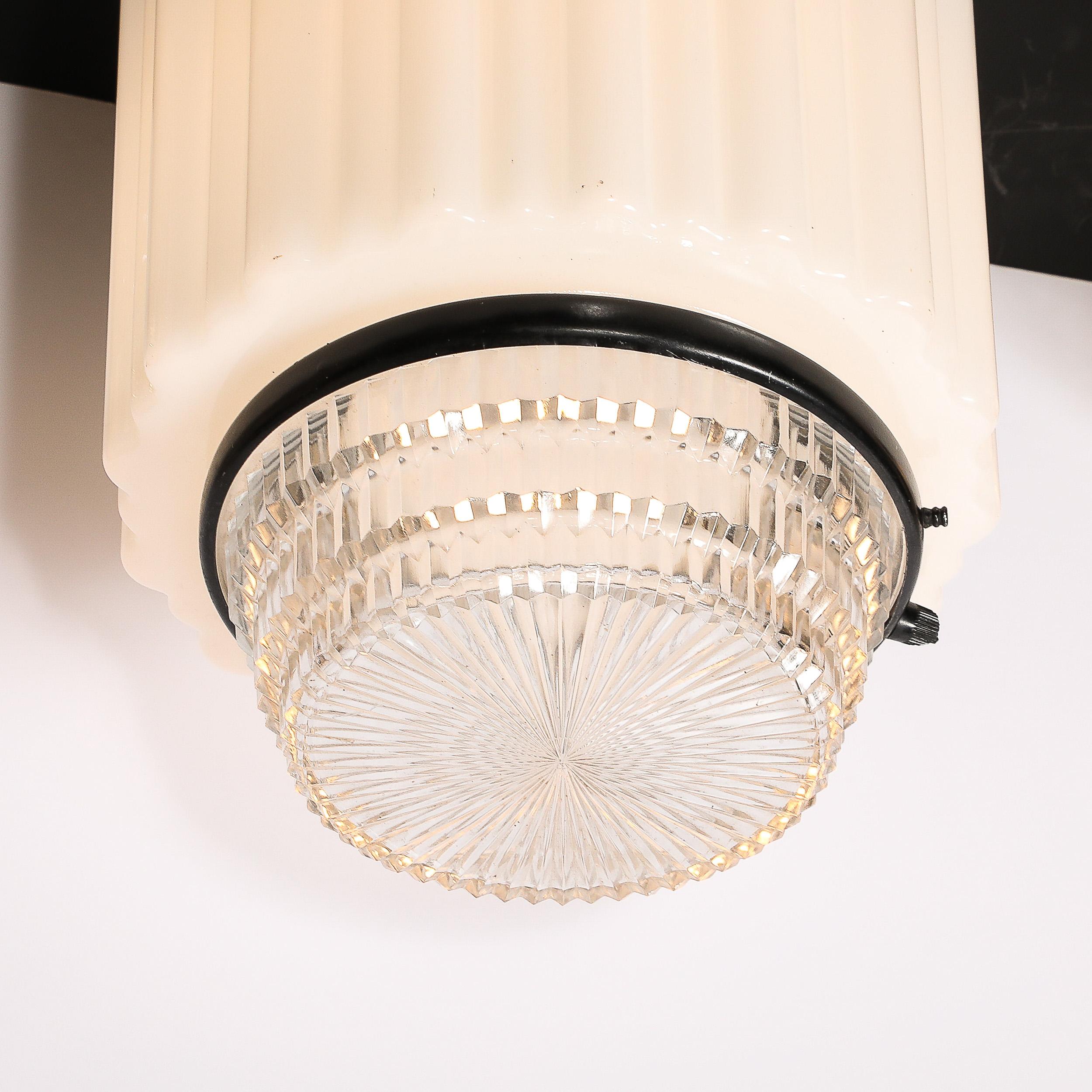 Lampadario ad incasso in vetro lattimo e vetro pressato Art Déco con finiture in bronzo in vendita 1