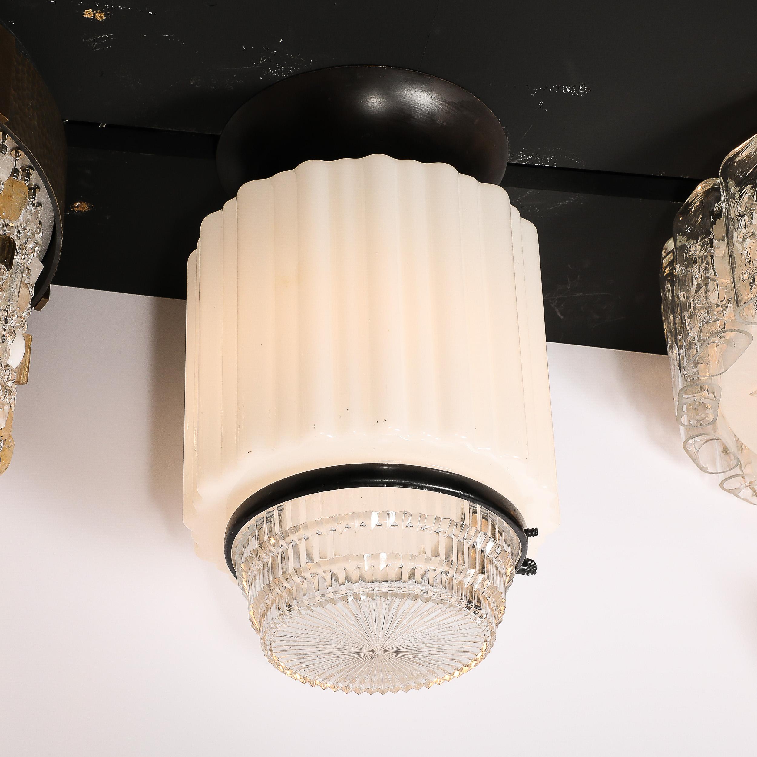 Lampadario ad incasso in vetro lattimo e vetro pressato Art Déco con finiture in bronzo in vendita 2