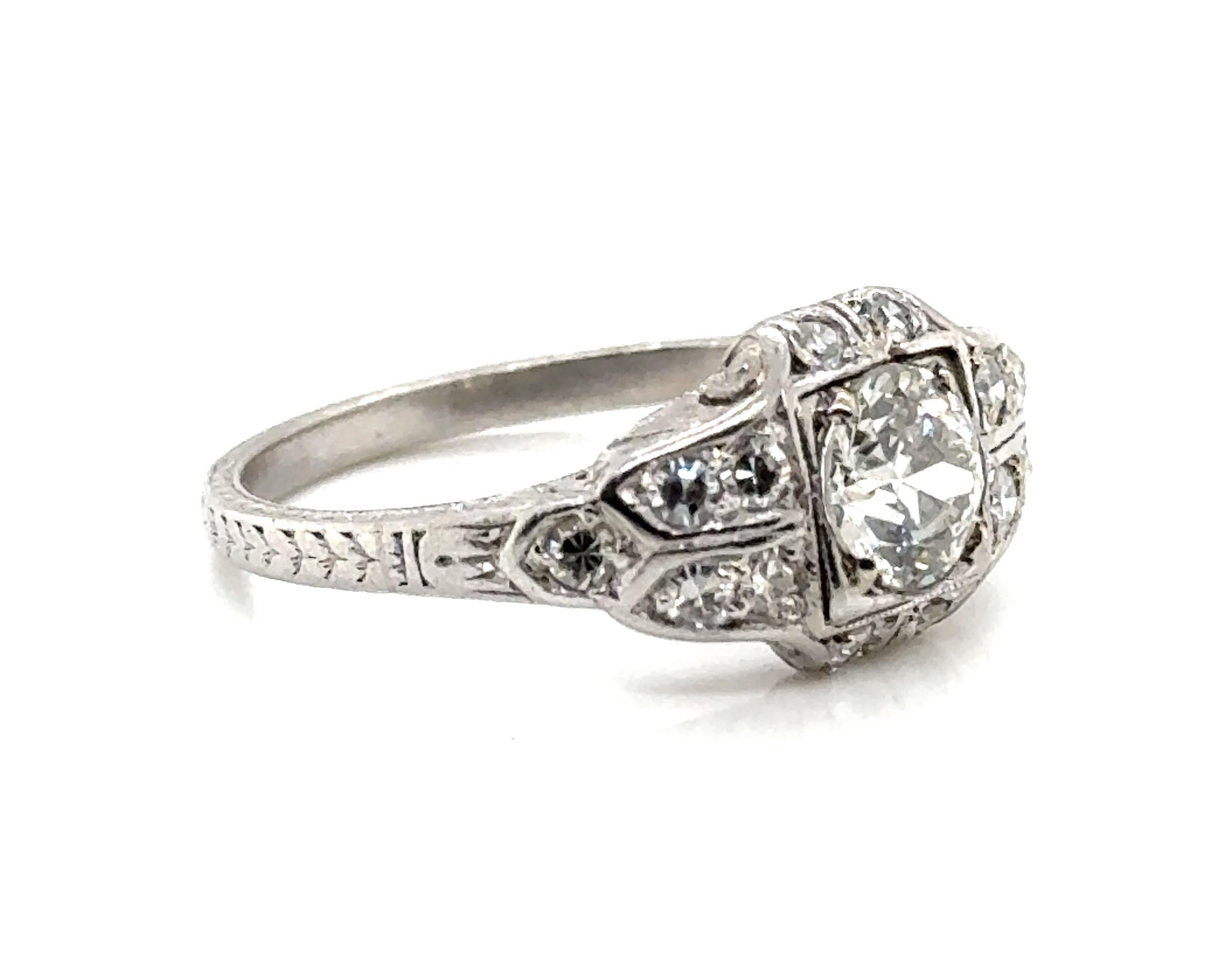 Echte Original-Antike aus den 1930er Jahren Vintage GIA .96ct Diamond Platinum Art Deco Verlobungsring



Mit einem SPECTACULAR GIA zertifiziert .66ct  J VS1 Alter europäischer Schliff Natürlicher geschliffener Diamant Zentrum

Farbe ist J, aber der
