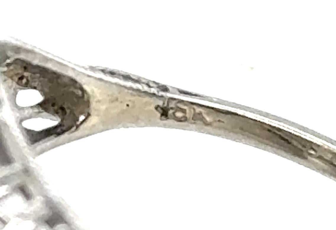 Art Deco Mined Diamond Solitaire Ring GIA zertifiziert G VS1 .55ct 18K Original 193 im Zustand „Hervorragend“ im Angebot in Dearborn, MI