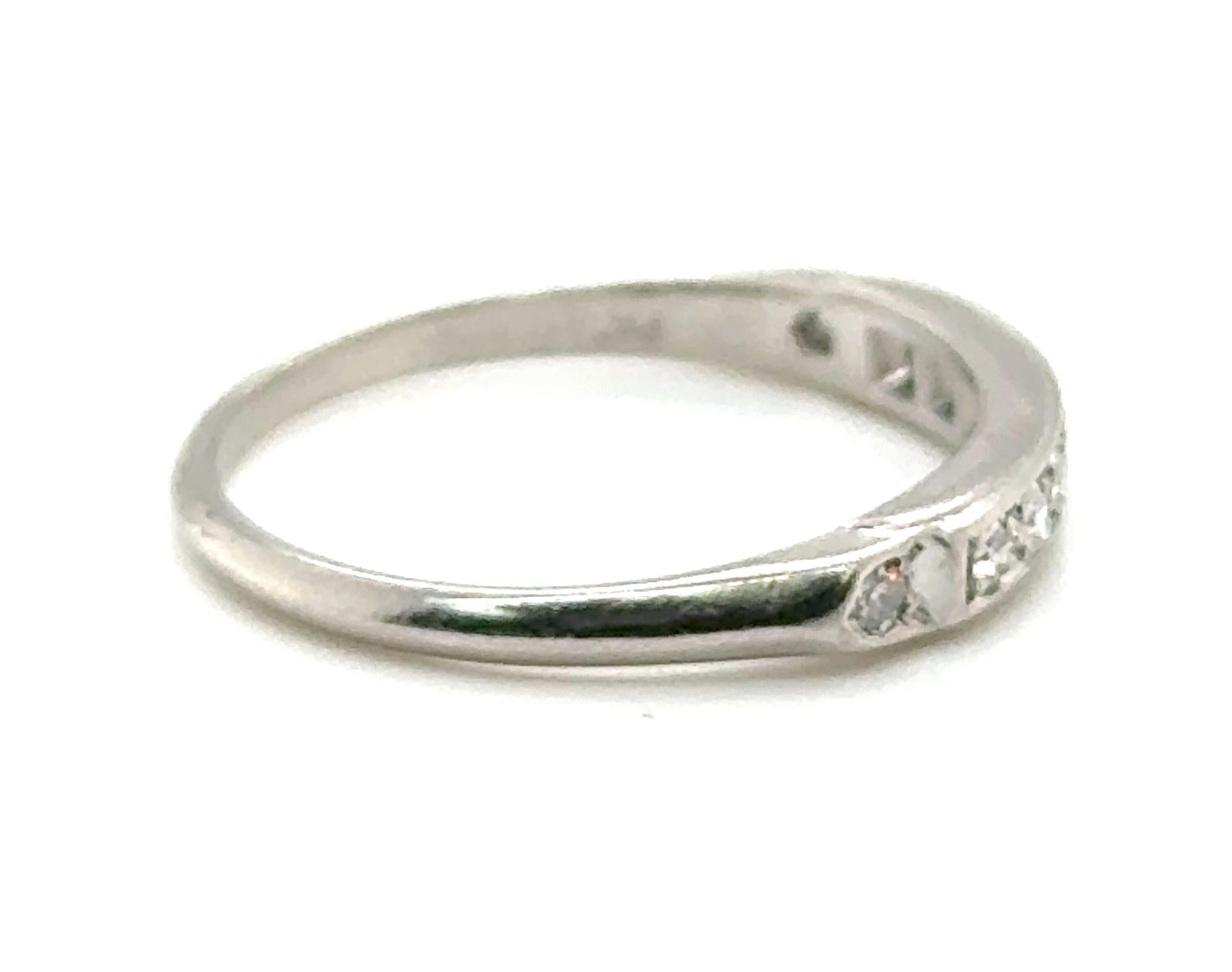 Echtes Original Antik Art Deco aus den 1930er-1940er Jahren Granat Bros Anniversary Band Diamond Platinum Wedding Ring 



Merkmale Passende saubere und farblose natürliche antike Diamanten im Einzelschliff

Markenzeichen von Granat Bros.

90%