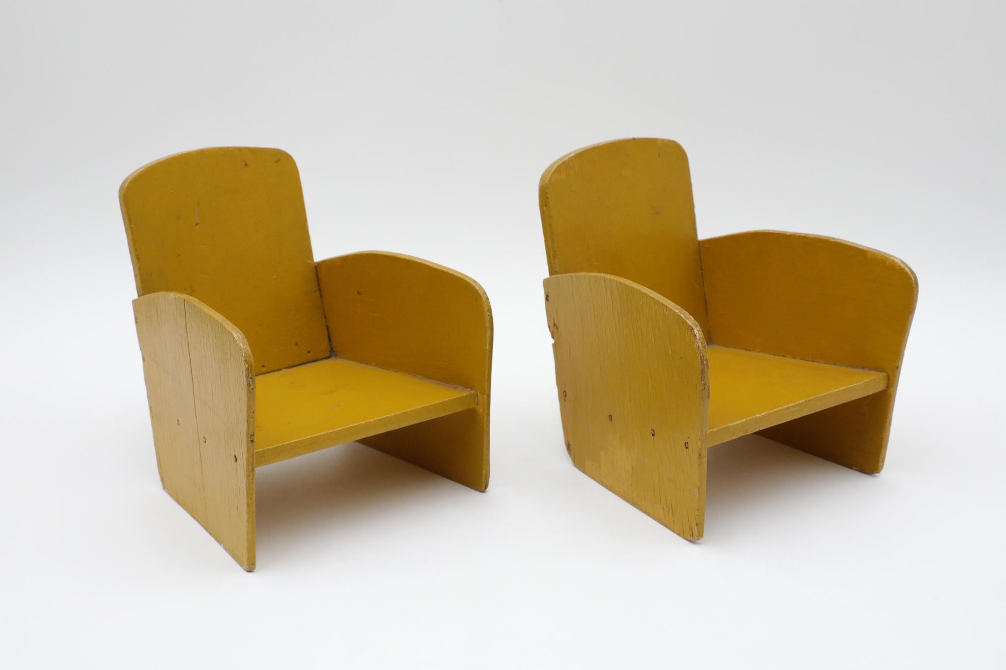 Art Deco Miniature Furniture Set Painted in Yellow For Sale 3