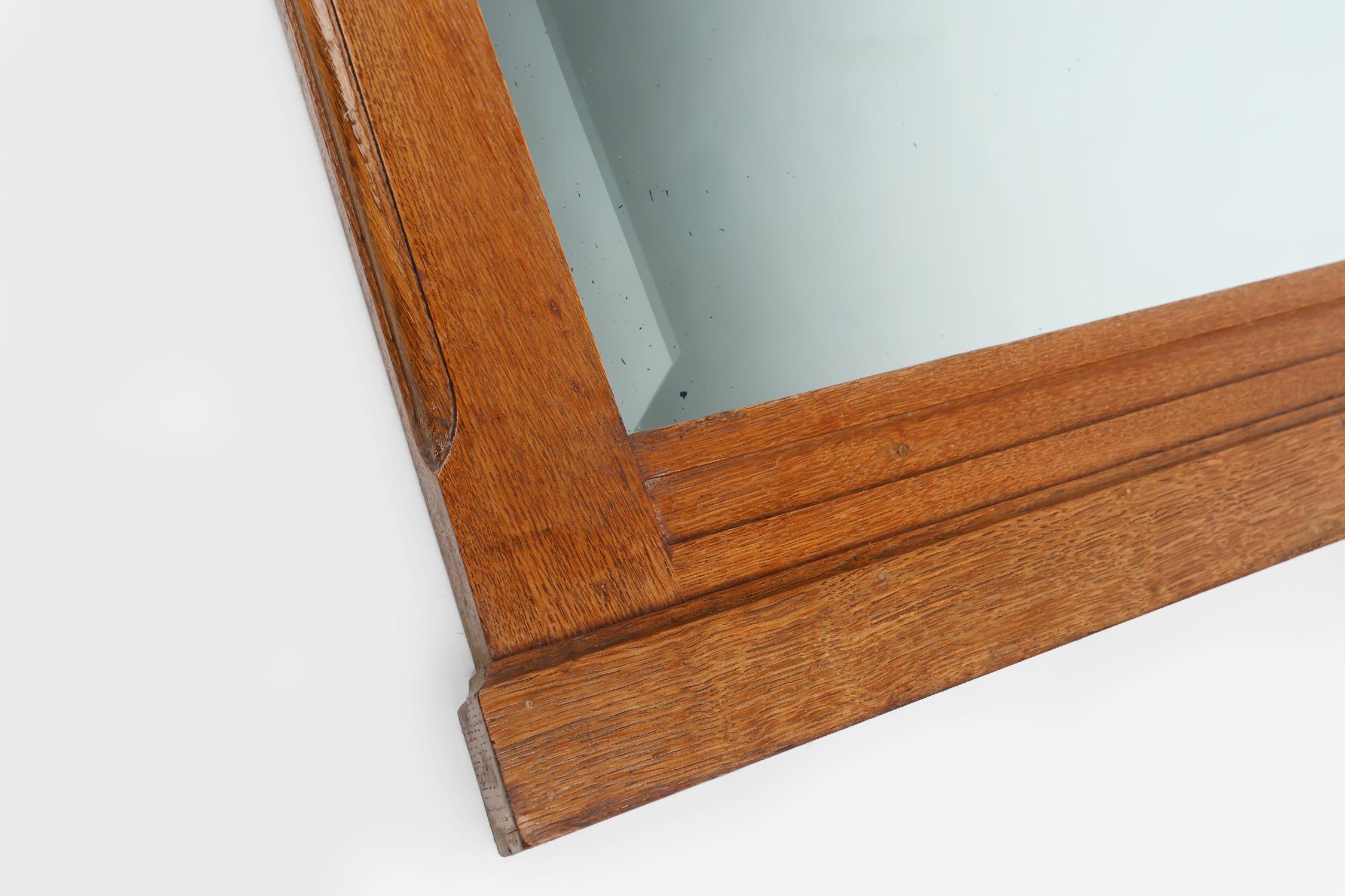 Art Deco mirror in oak with carved decorations and facet cut mirror, 1930s In Good Condition For Sale In Meulebeke, BE