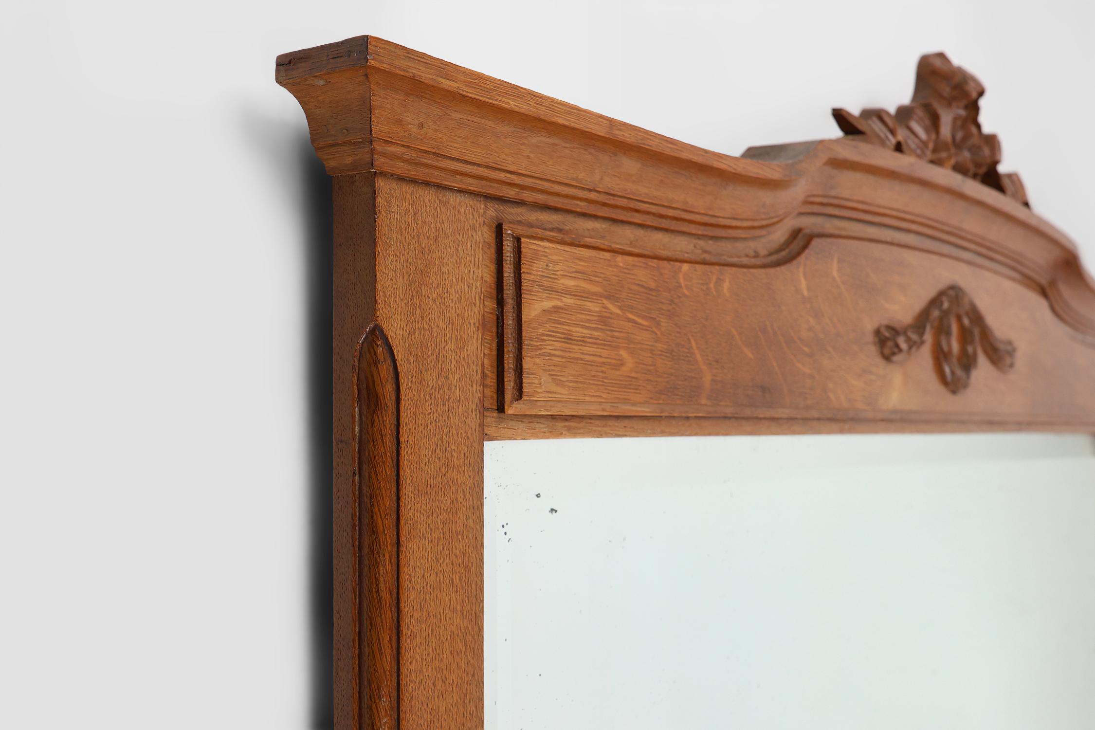 Art Deco mirror in oak with carved decorations and facet cut mirror, 1930s For Sale 1
