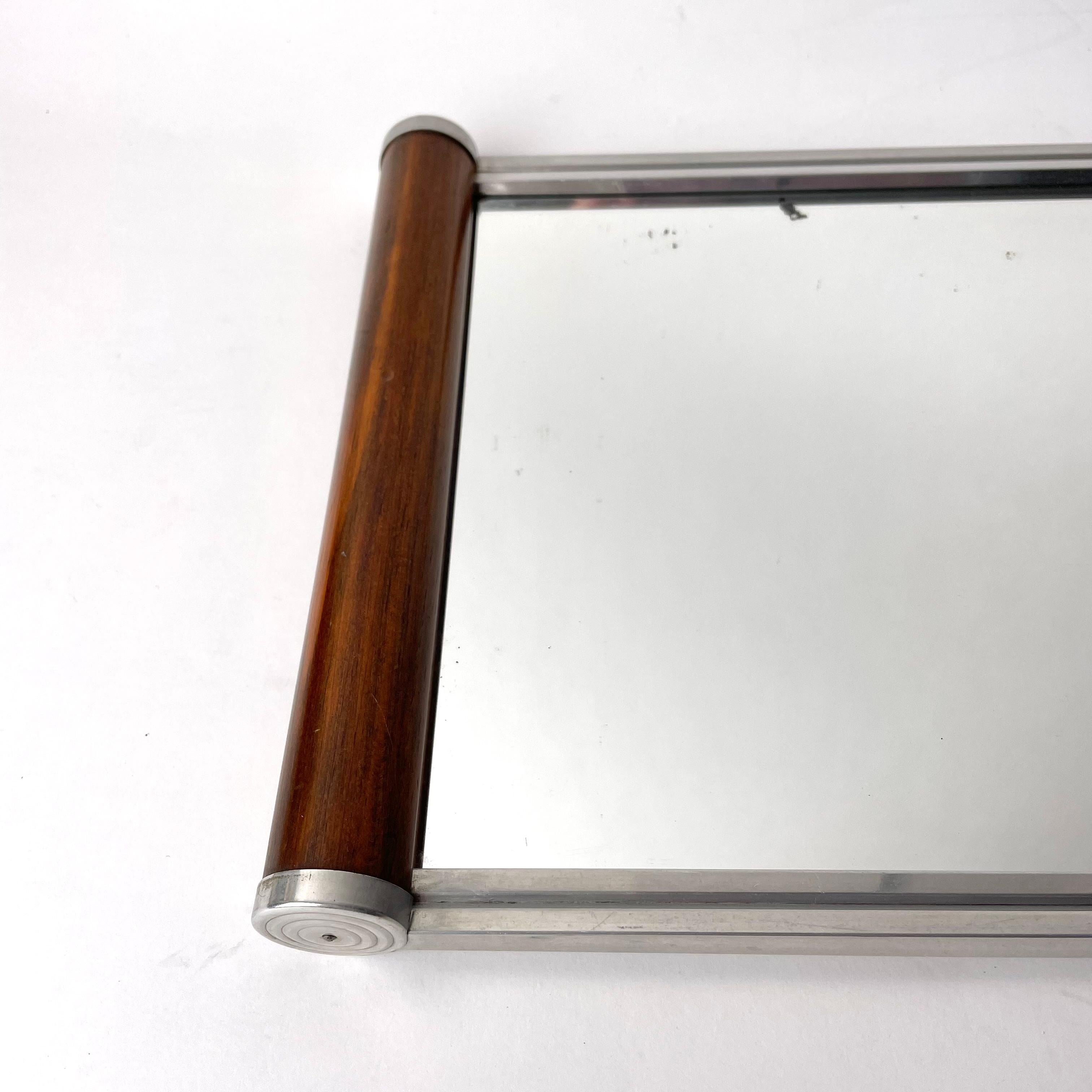 Metal Art Deco Mirror Tray en noyer et métal blanc, années 1920 Bon état - En vente à Knivsta, SE