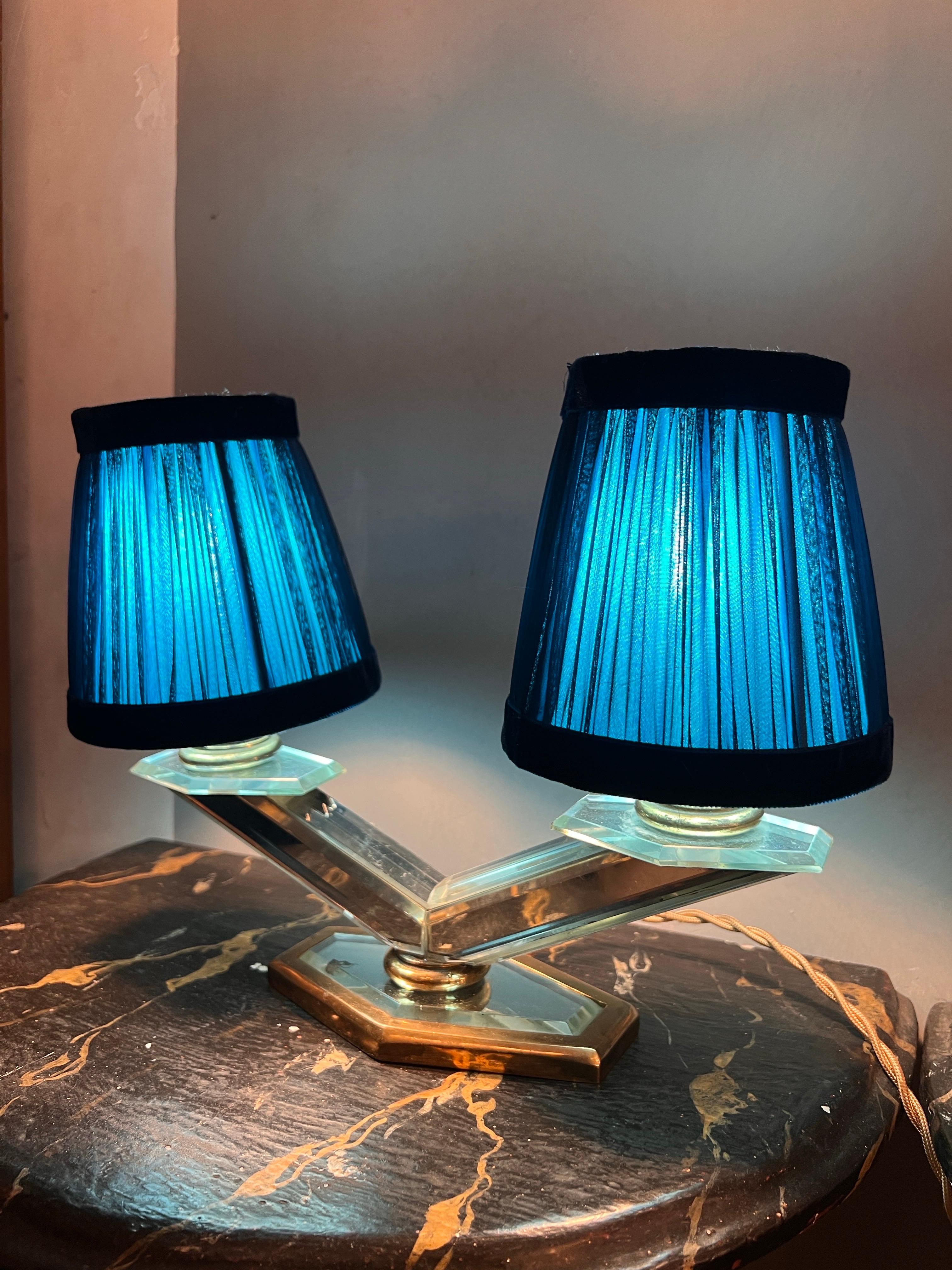Art Deco Mirrored Table Lamp with two Ligths and Hancrafted Lampshades.
The double color lampshades are handmade in our internal laboratory using ruffled double color silk chiffon blue on the outside and turquoise on the inside. The colors mix each