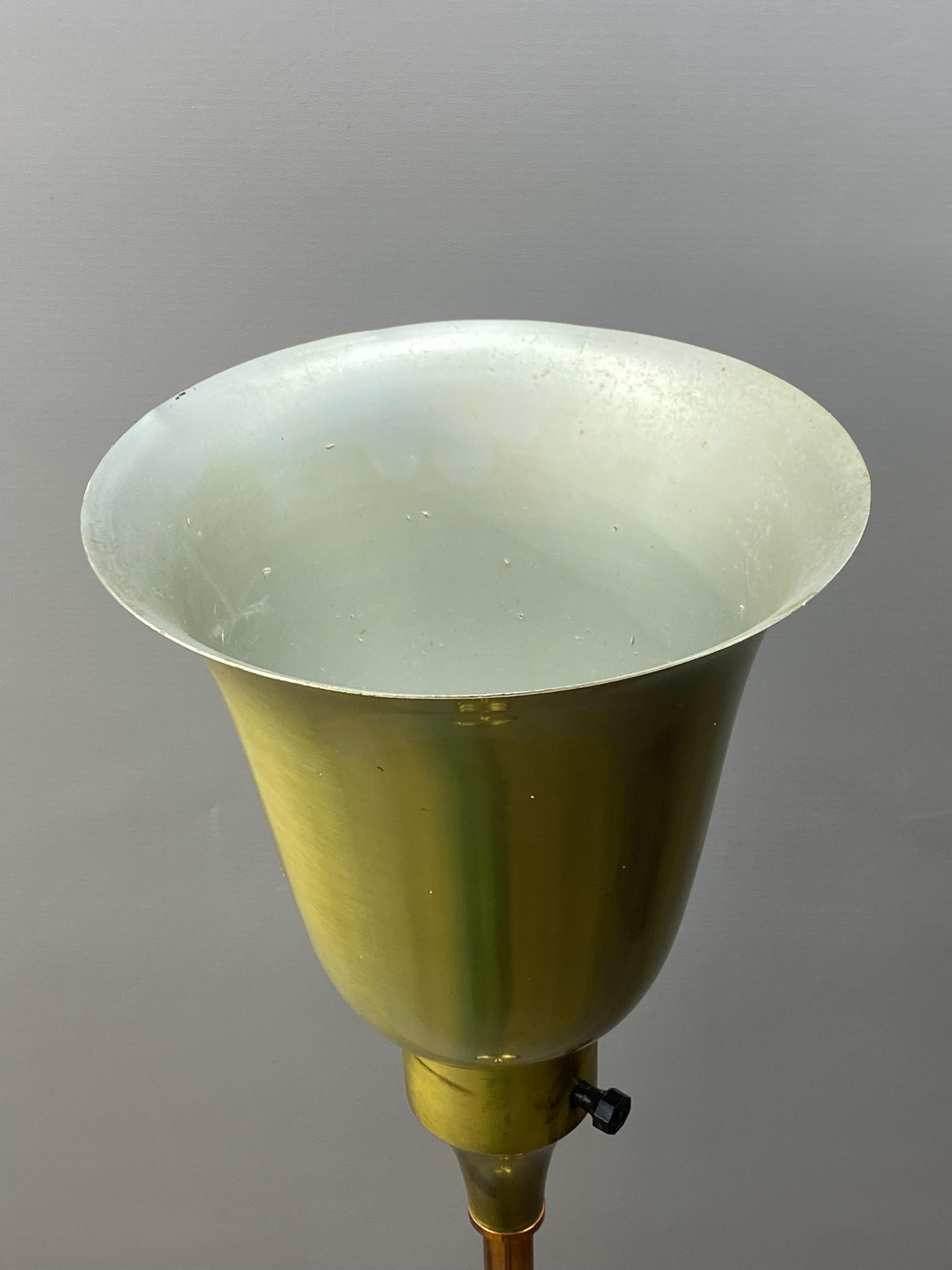 Art Deco Stehlampe aus gemischten Metallen im Zustand „Gut“ im Angebot in Garnerville, NY