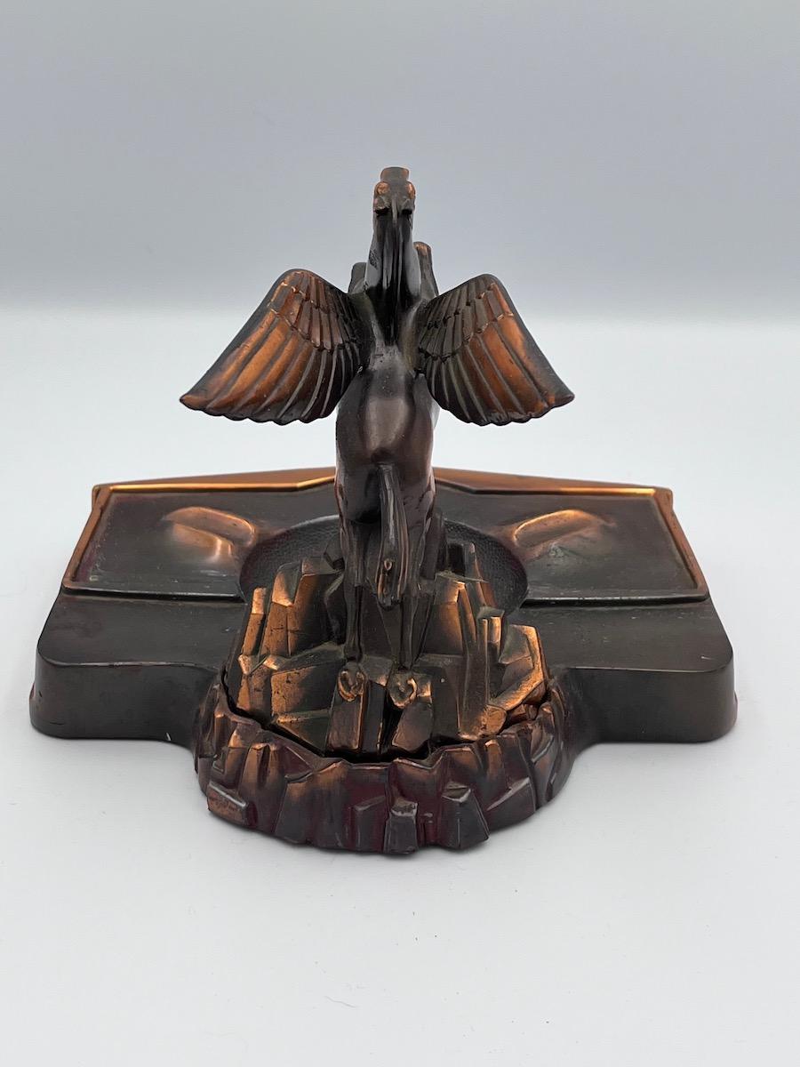 Metà XX secolo Posacenere esecutivo Art Deco Mobil Gas Pegasus in vendita