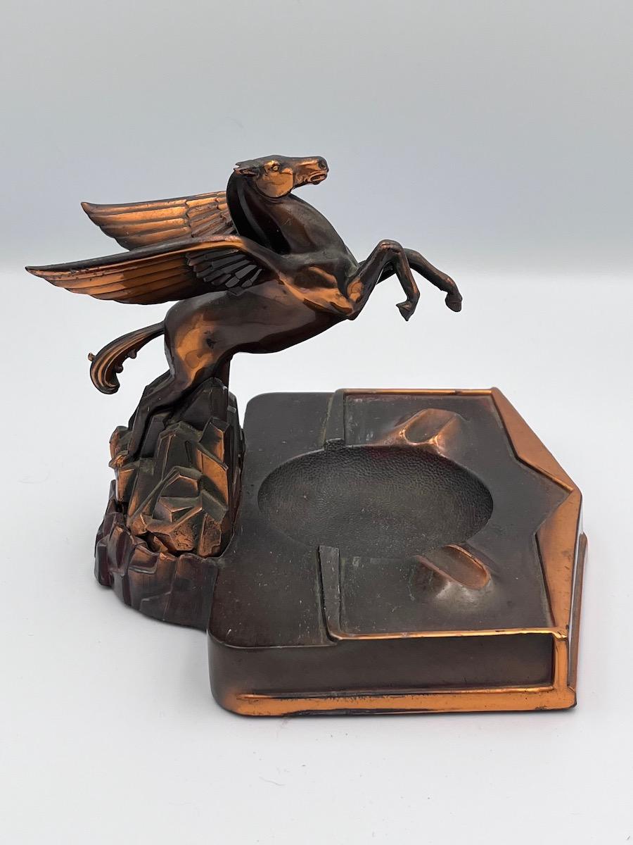 Metallo Posacenere esecutivo Art Deco Mobil Gas Pegasus in vendita