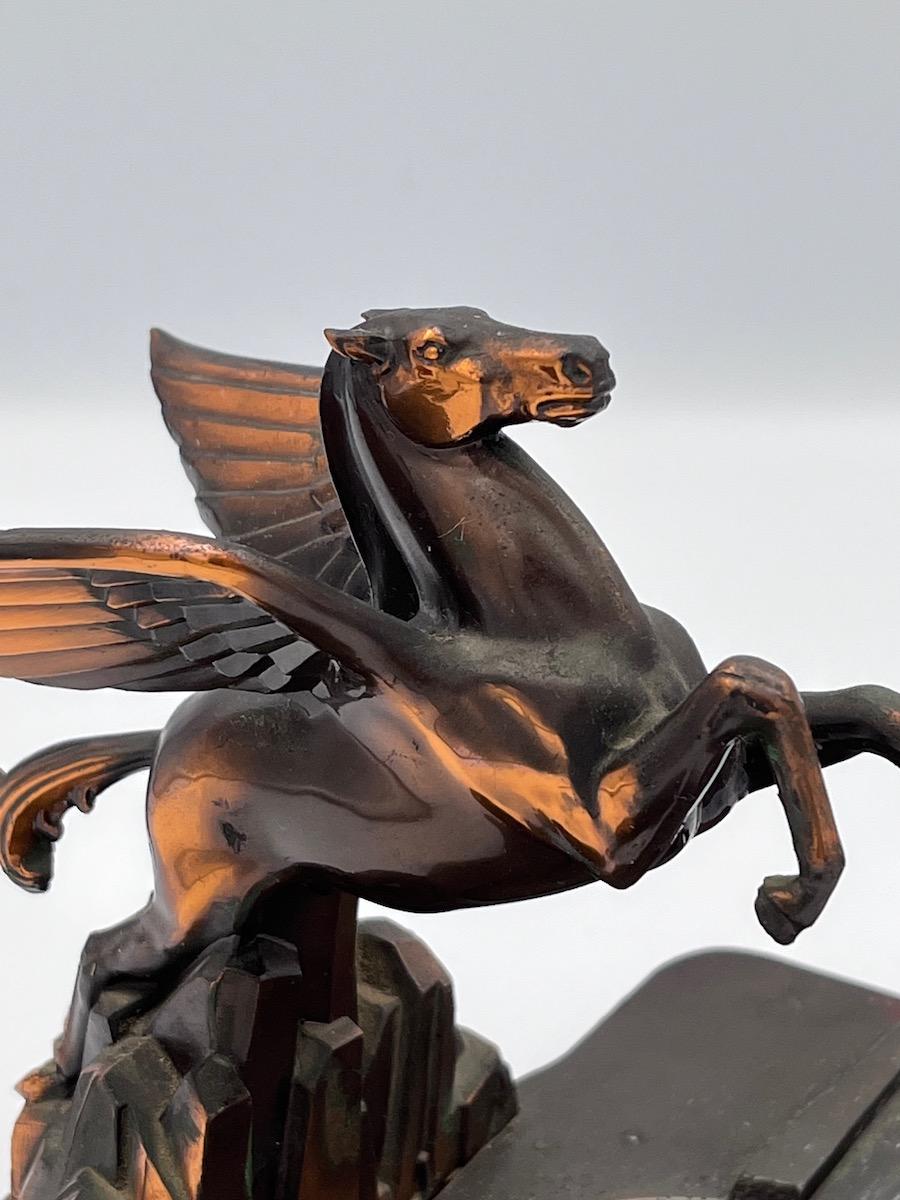 Posacenere esecutivo Art Deco Mobil Gas Pegasus in vendita 2