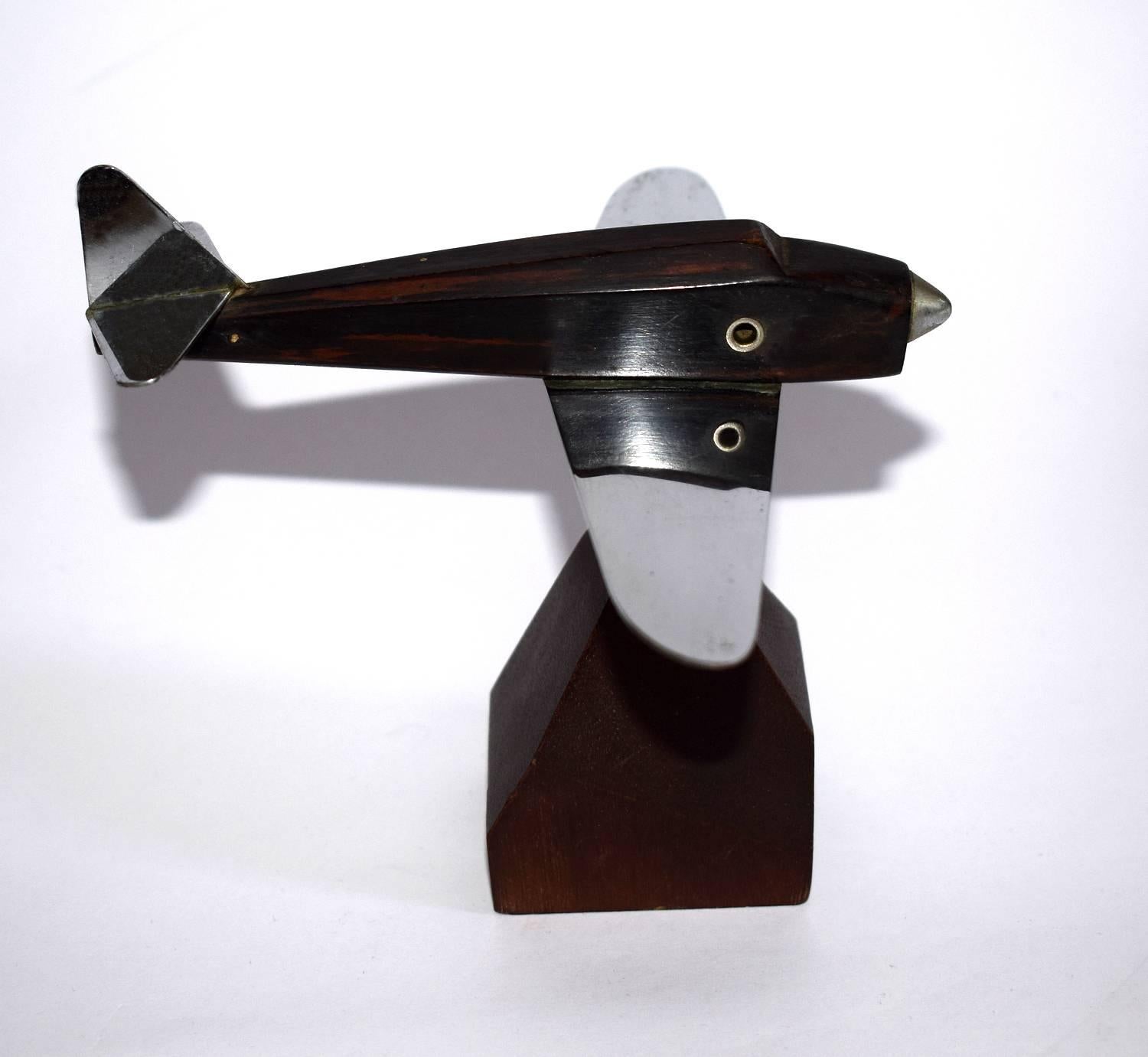 Originating from France is this wonderful Art Deco airplane model and dates to the 1930s. These make ideal paper weights or desk ornaments. This one is in great condition with no damage just minor signs indicating its age.
