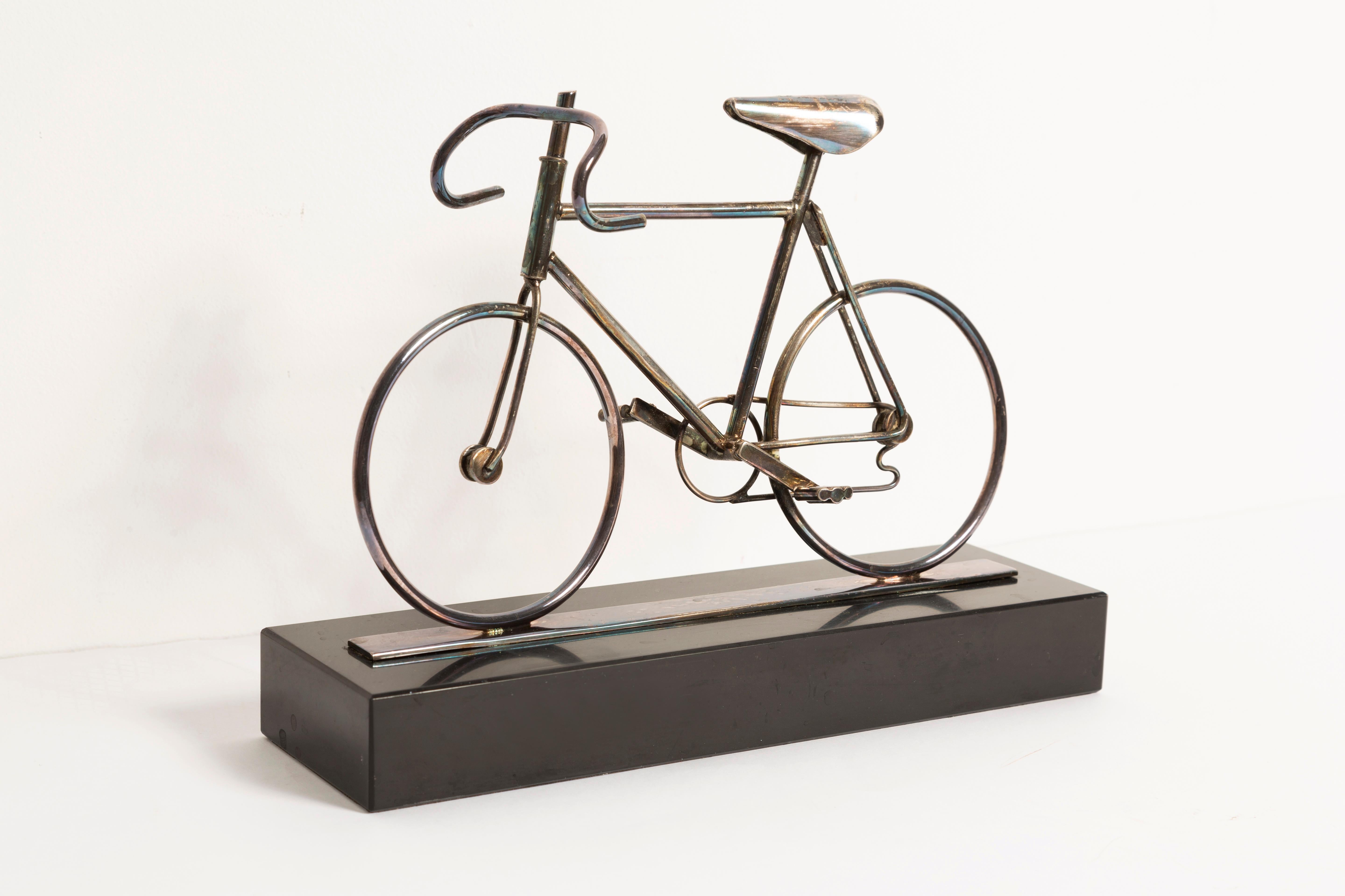 Allemand Art déco, art moderne, sculpture de vélo en métal sur marbre, Europe, années 1960