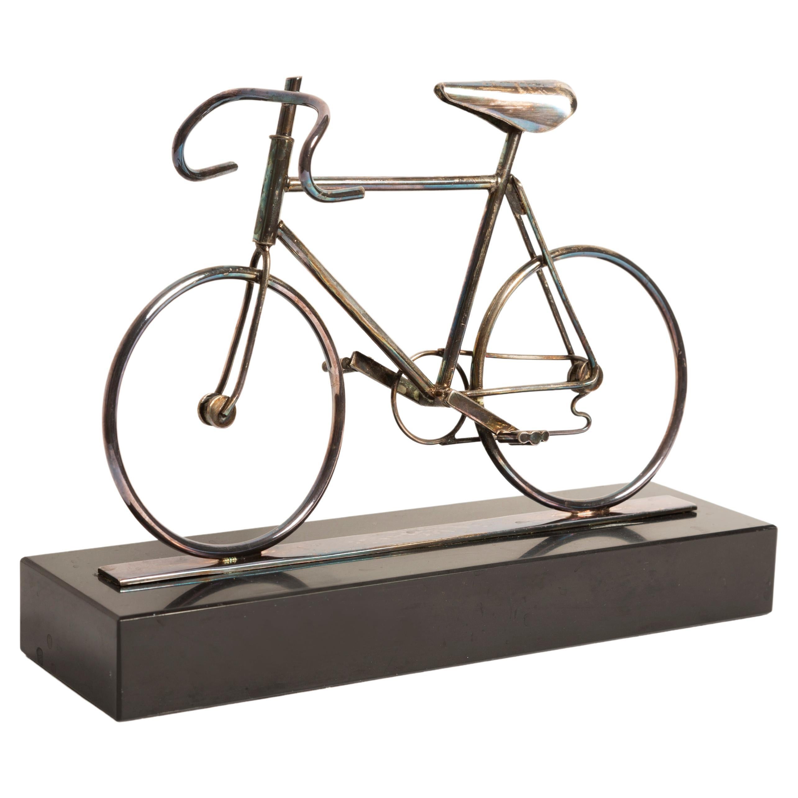 Art déco, moderne Kunst, Fahrrad-Metallskulptur auf Marmor, Europa, 1960er Jahre
