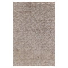Tappeto in stile Art Déco, moderno, geometrico, color taupe con dettagli in seta marrone "Minos" di Doris Leslie Blau