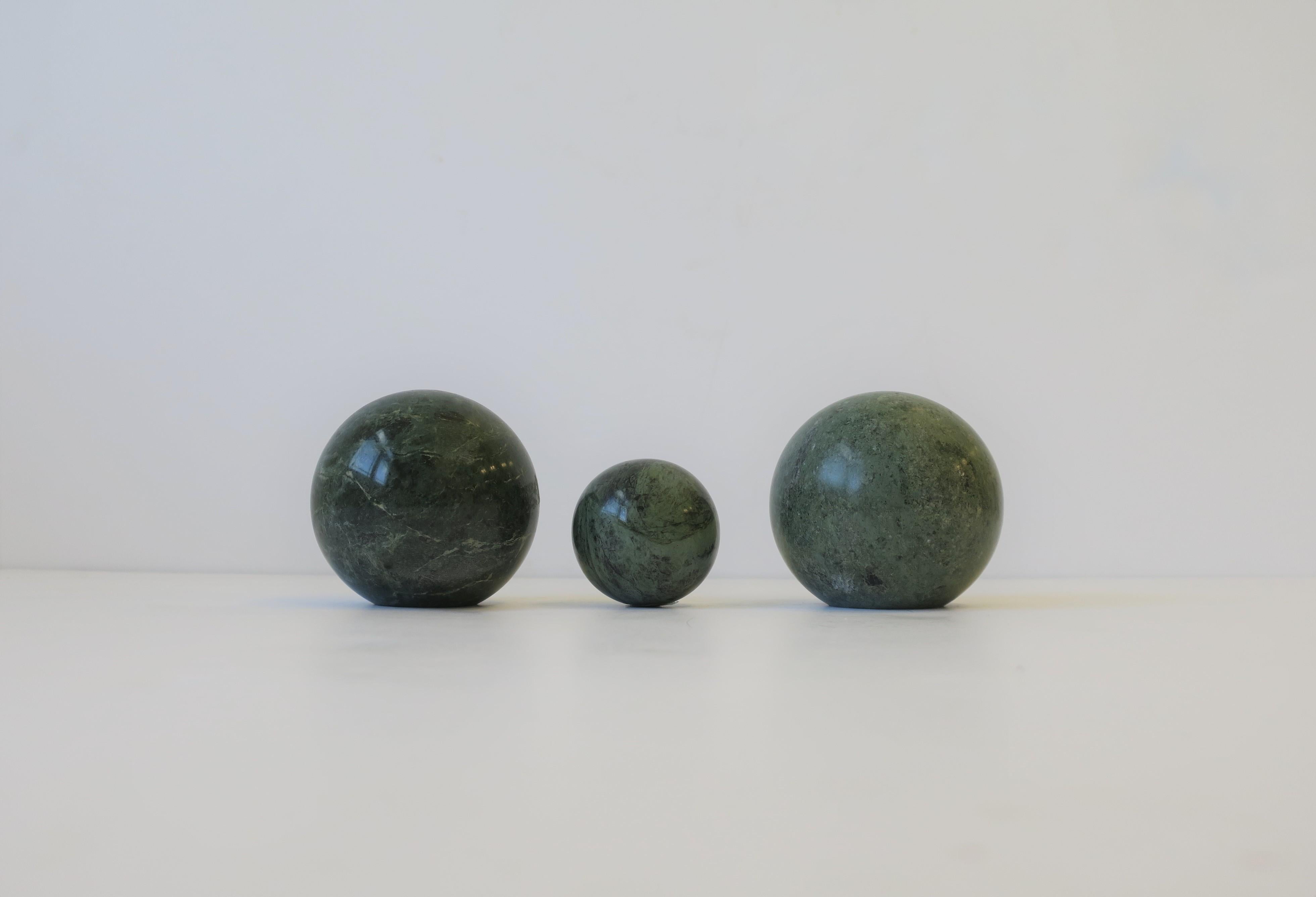 Late 20th Century Italian Art Deco Modern Dark Green Marble Sphere's, circa 1970s, Set of 3