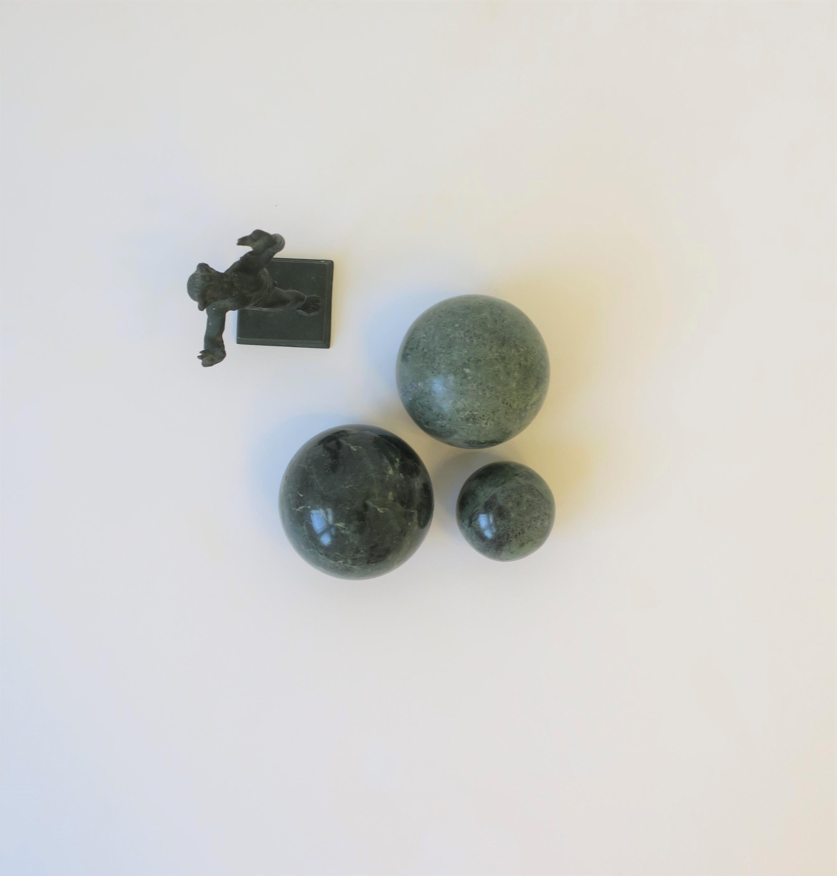 Italian Art Deco Modern Dark Green Marble Sphere's, circa 1970s, Set of 3 In Good Condition In New York, NY