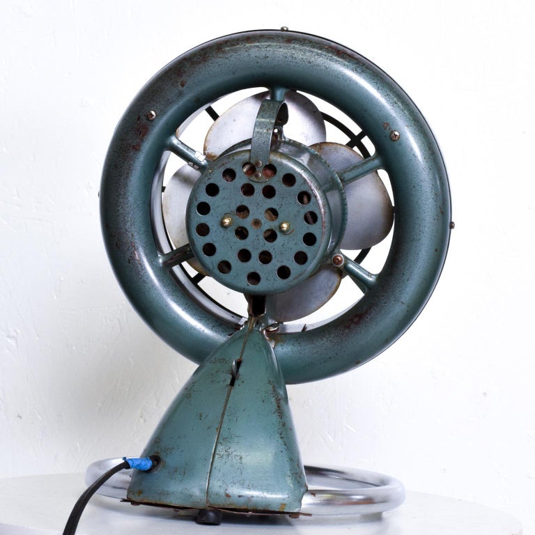 1940s Art Deco Modern Industrial Electric Fan, Collector's Item by ARVIN In Fair Condition For Sale In National City, CA