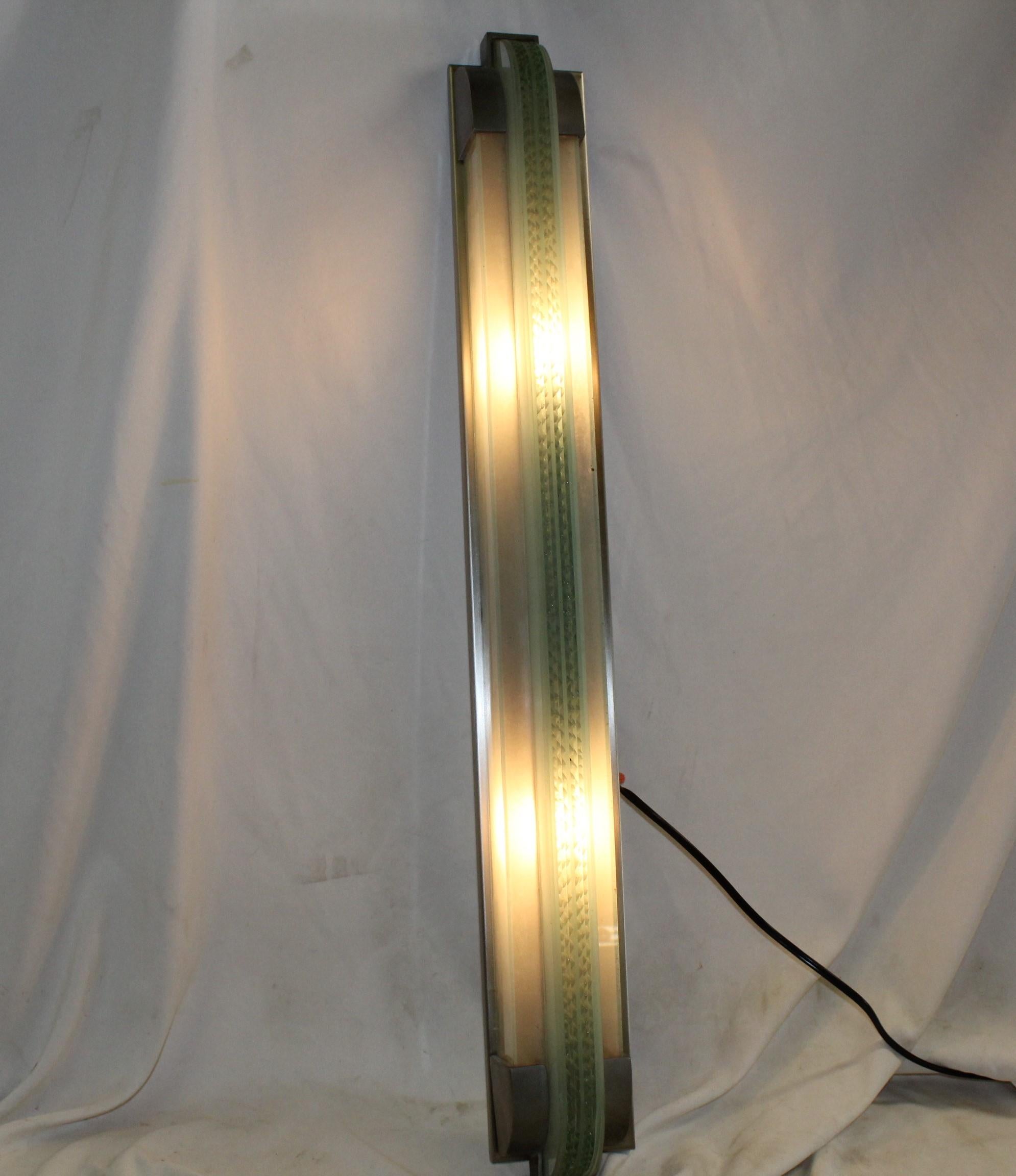 Sconce Art Deco/Moderne, dopo l'Atelier Jean Perzel  , Bronzo  Singolo in vendita 1