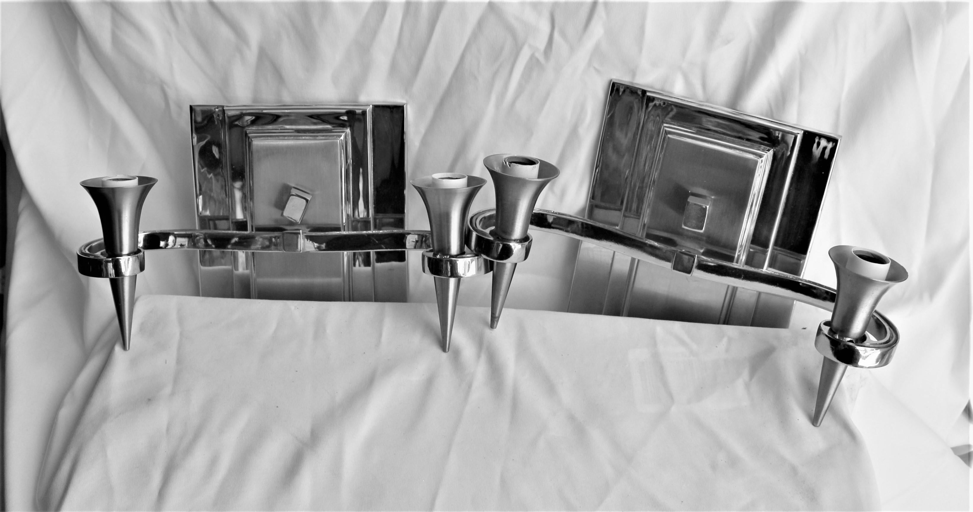 Art Decó/Modern Sconces Hi-Polished Two-Tone Nickel Finish Two Light Cast en Excelente estado para la venta en Los Angeles, CA