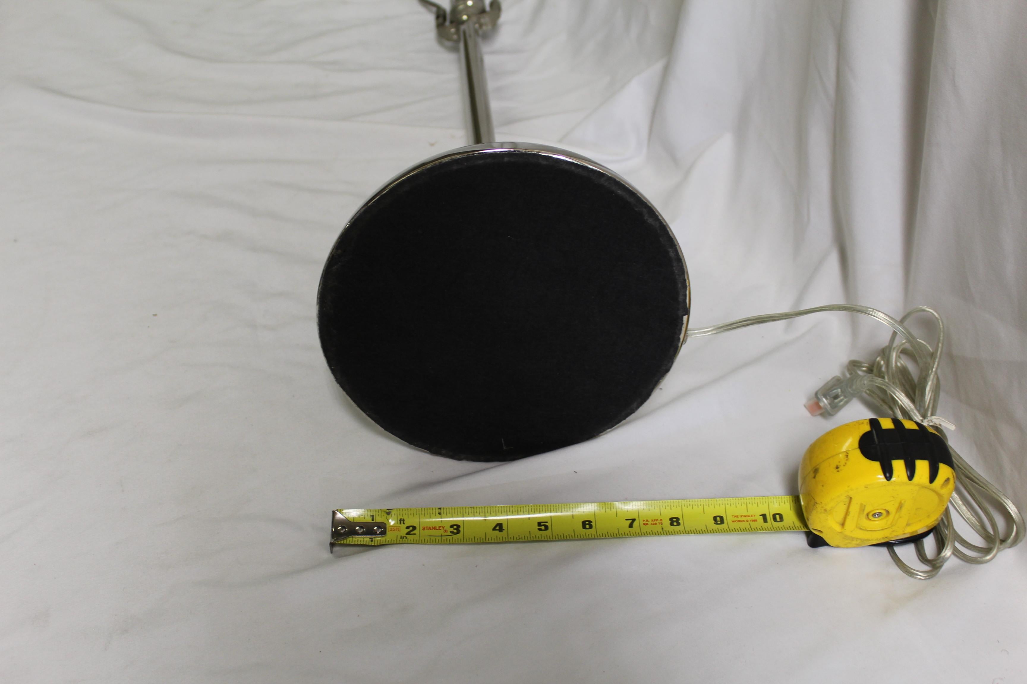 Art Deco /Modern Table lamp Hi-polished Nickel In Good Condition For Sale In Los Angeles, CA