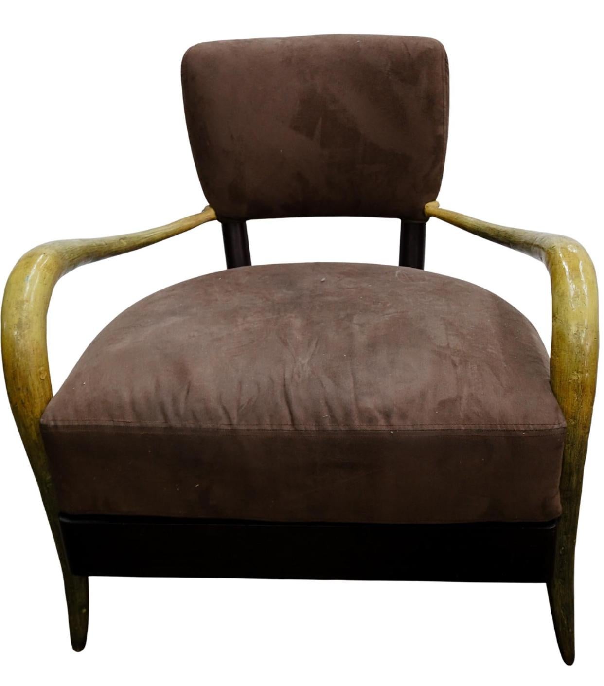 Camoscio Sedia Club Art Deco Moderne con dettaglio in finto Horn in vendita