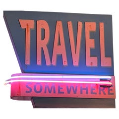 Letrero de neón «TRAVEL SOMEWHERE» de estilo Art Déco / Moderne / Googie...