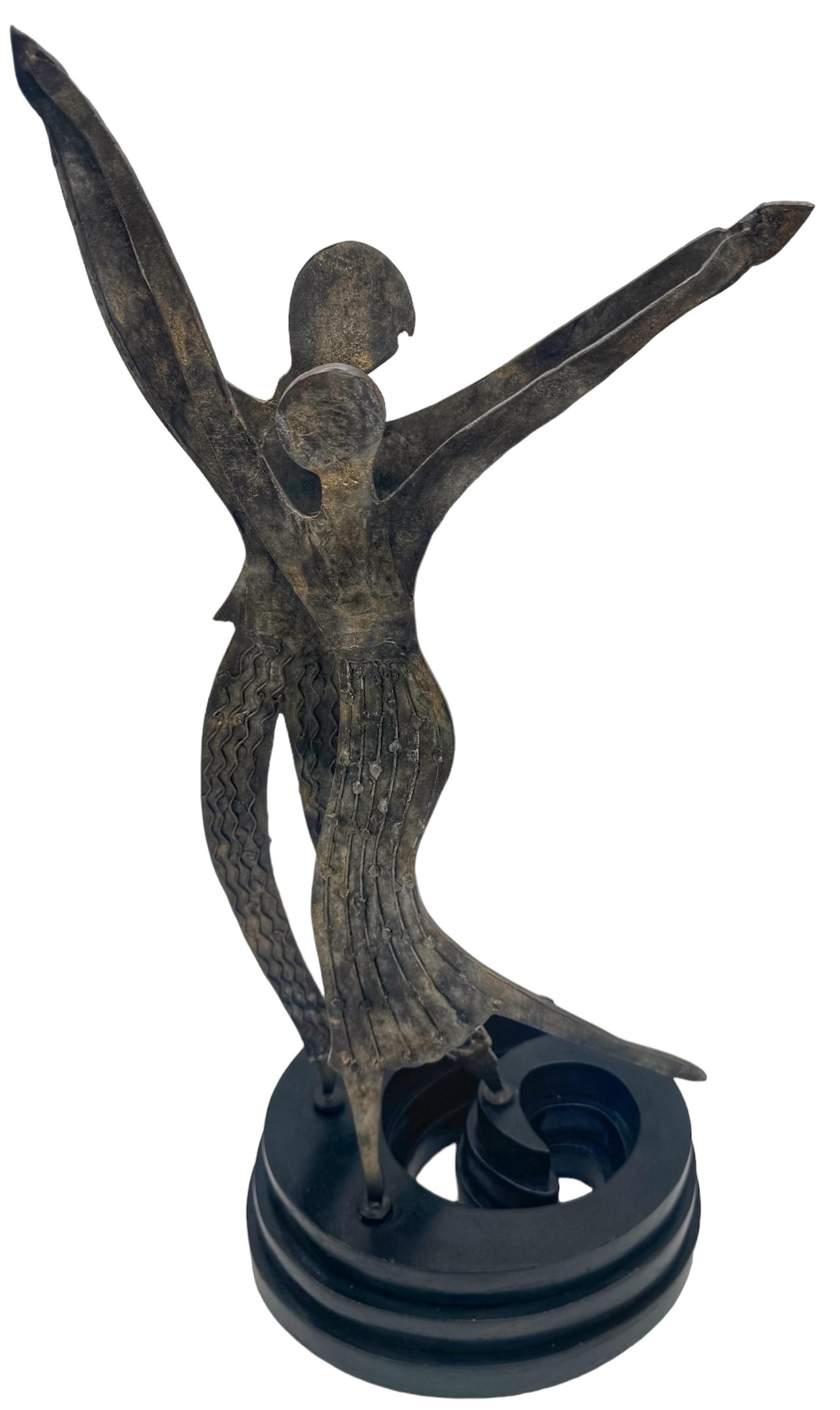 Art Deco/Modern Hagenauer Style Versilberte Tanzfiguren, 
Deutschland, 1930er Jahre

Ein schönes Beispiel für die Zeit des Art déco ist diese exquisite versilberte Skulptur mit tanzenden Figuren im Hagenauer-Stil, die in den 1930er Jahren in