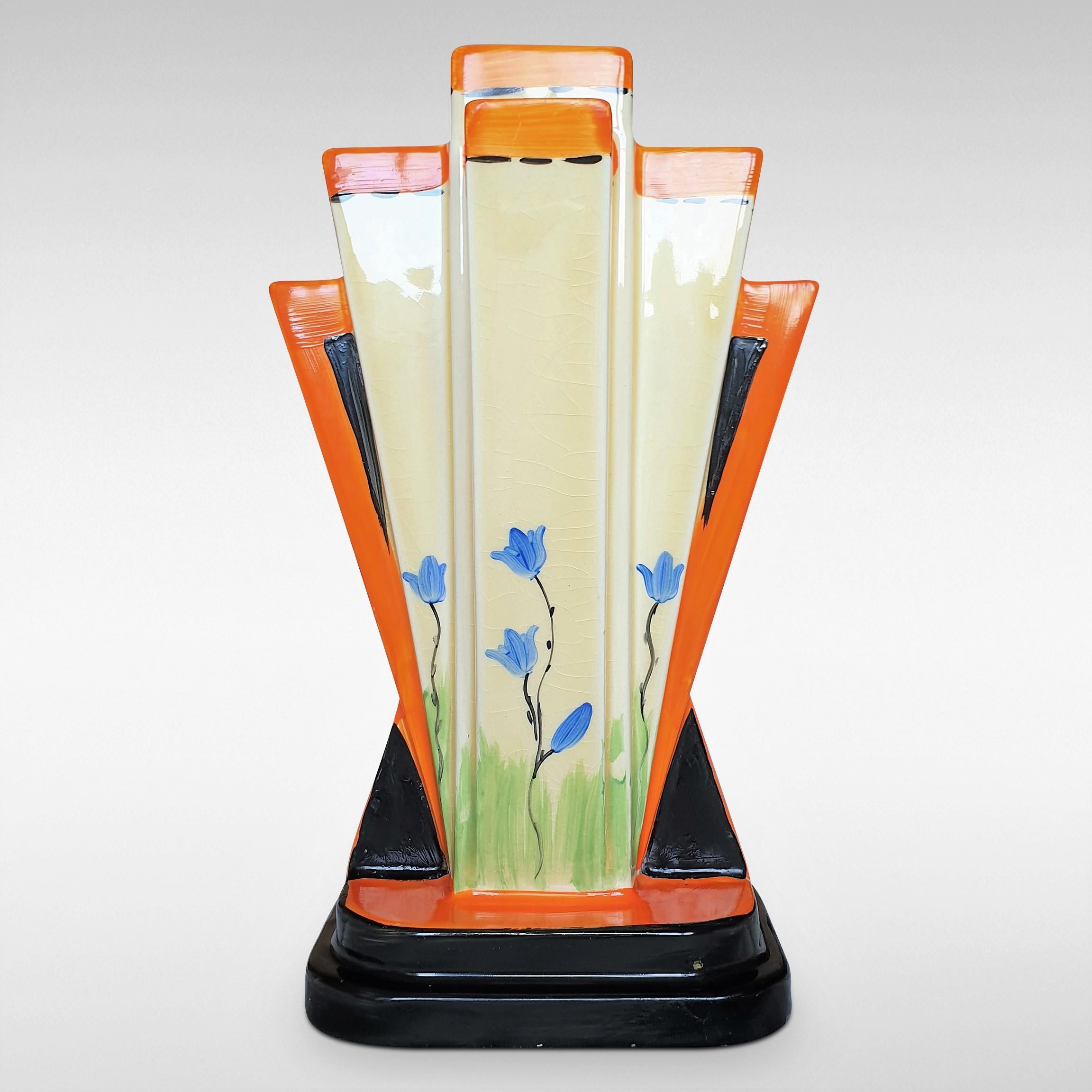 Art Deco 'Moderne' Vase by Myott Son & Co In Good Condition In Edenbridge, Kent