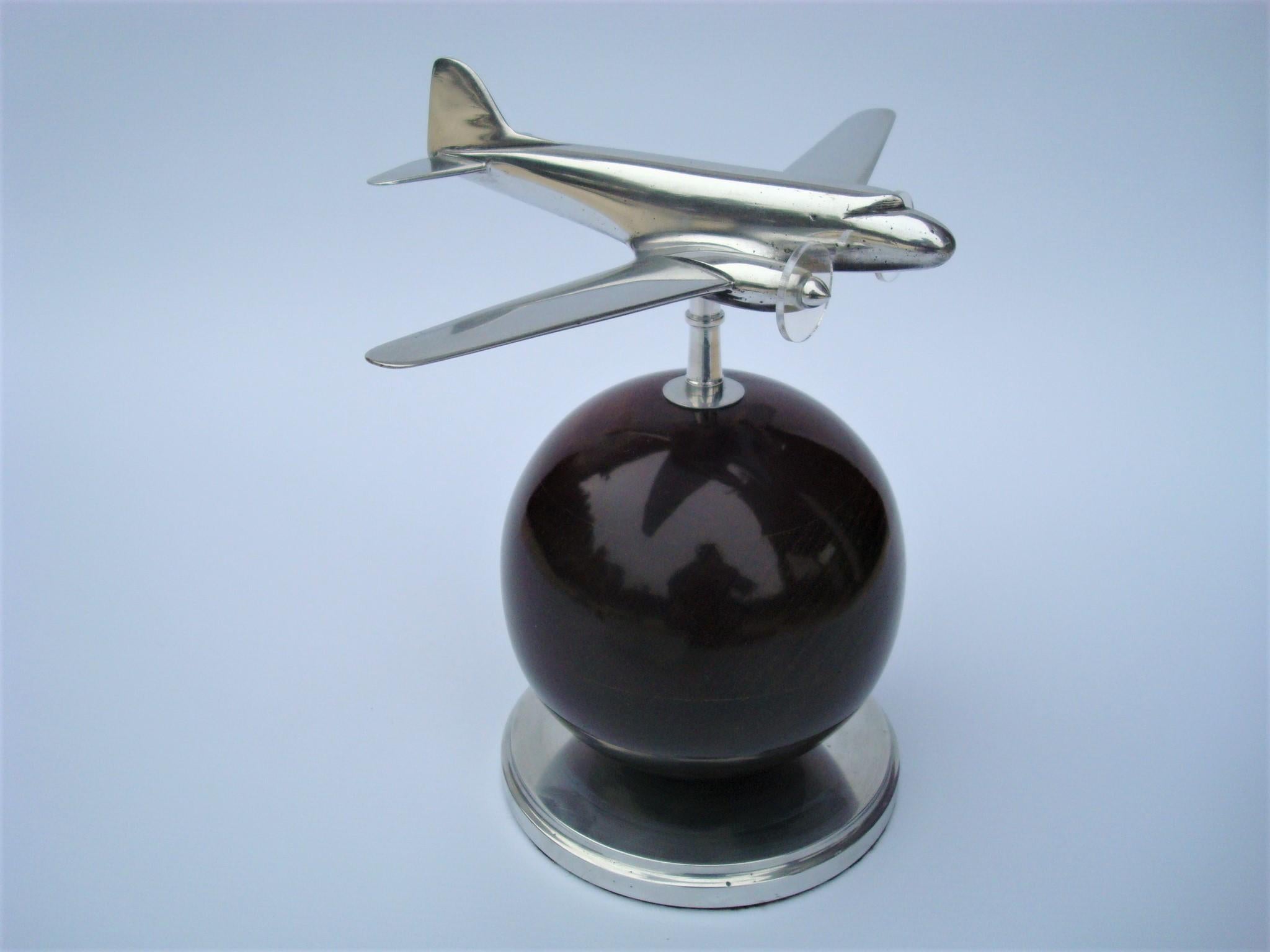 Mid-Century Modern Art Deco, Modernism Airplane Desk Model Douglas DC-3, ca. 1930´s