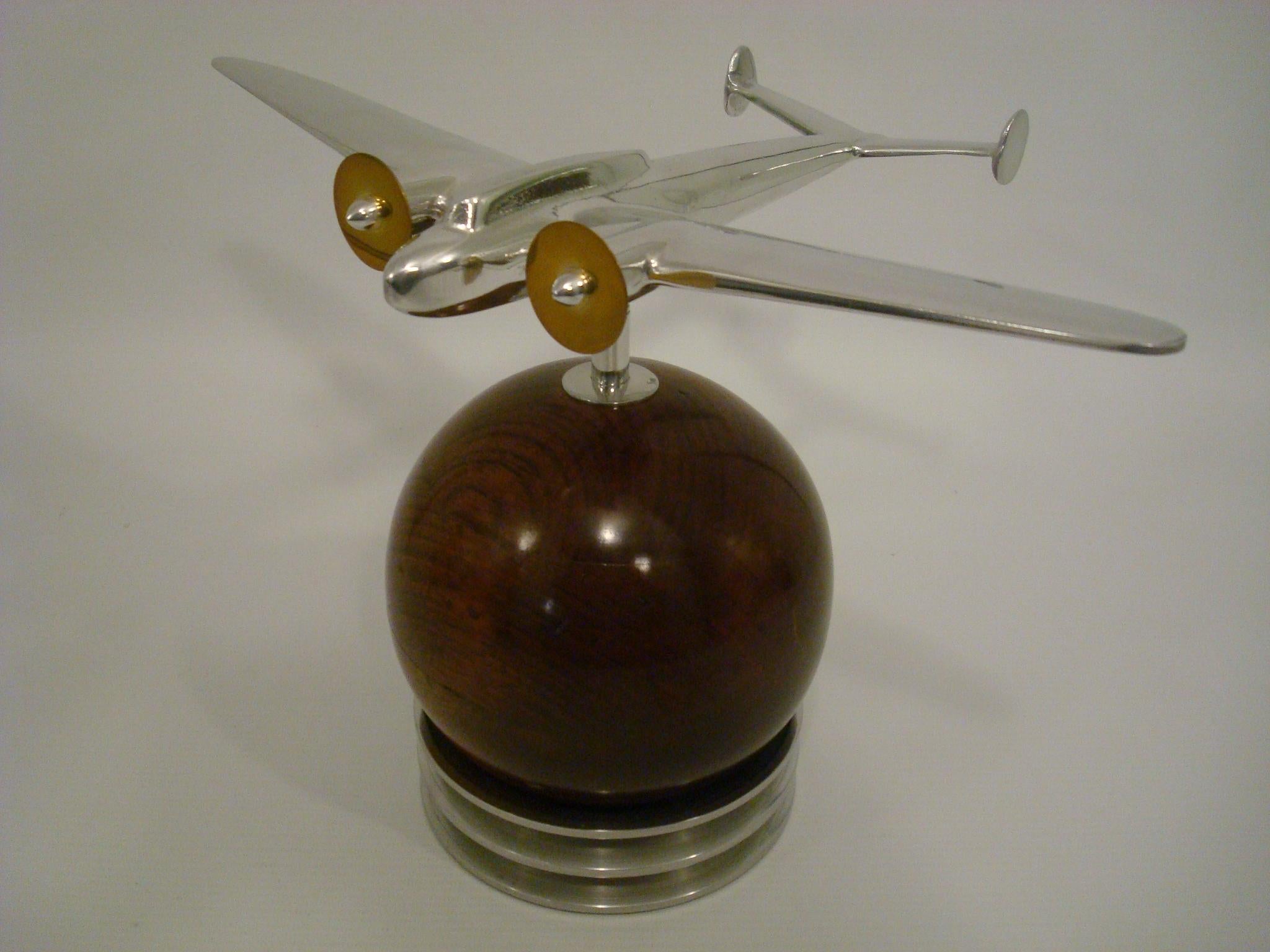 Art Deco - Modernism - Vintage Airplane desk model. Fantastic polished aluminium and brass aviation model, mounted over wooden and aluminium base. Lovely Aviation item. Airplane over the world. ca. 1930´s.
Perfect desk model size.
