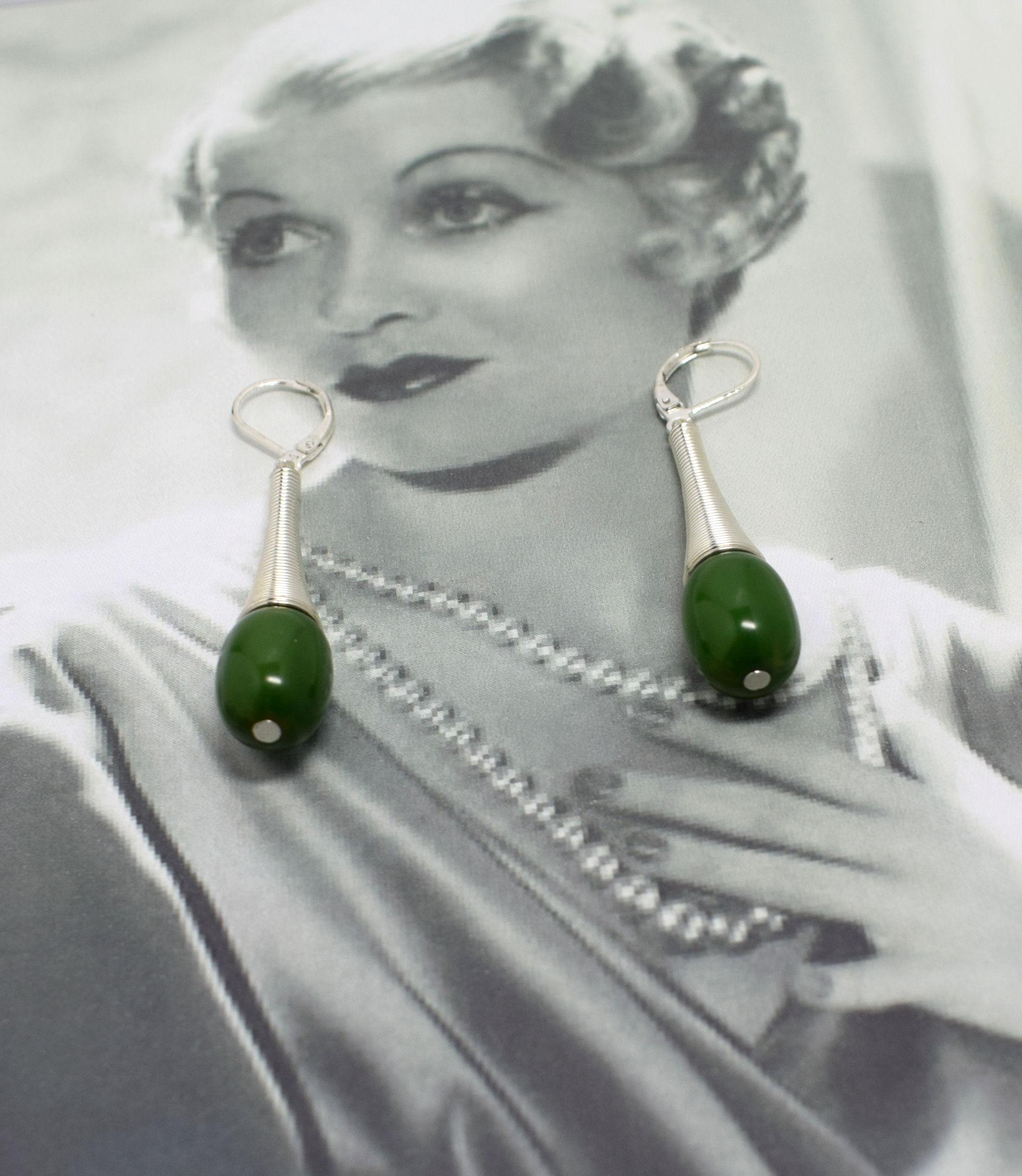 Art Deco Modernist 1930s Bakelite and Chrome Earrings In Good Condition For Sale In Westward ho, GB
