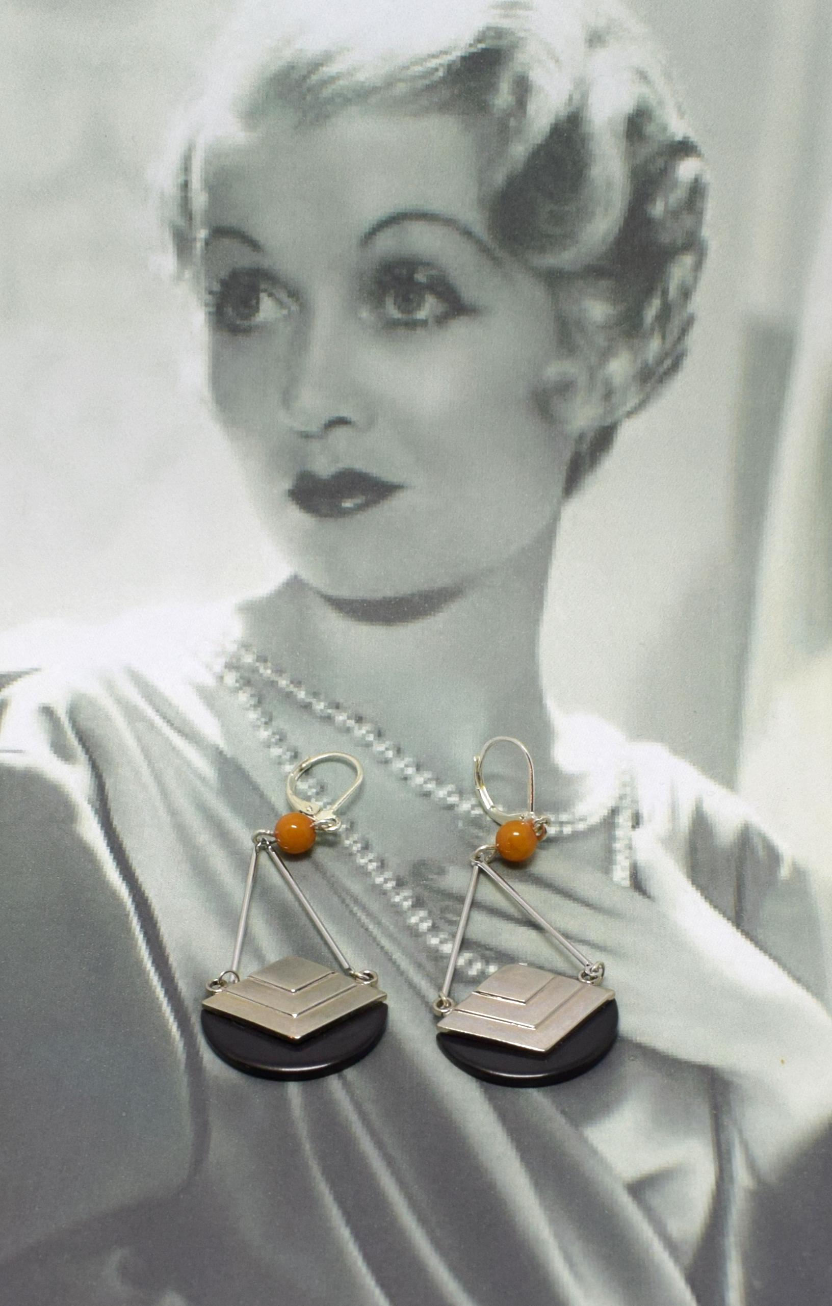 Art Deco Modernist 1930s Bakelite and Chrome Earrings For Sale 2