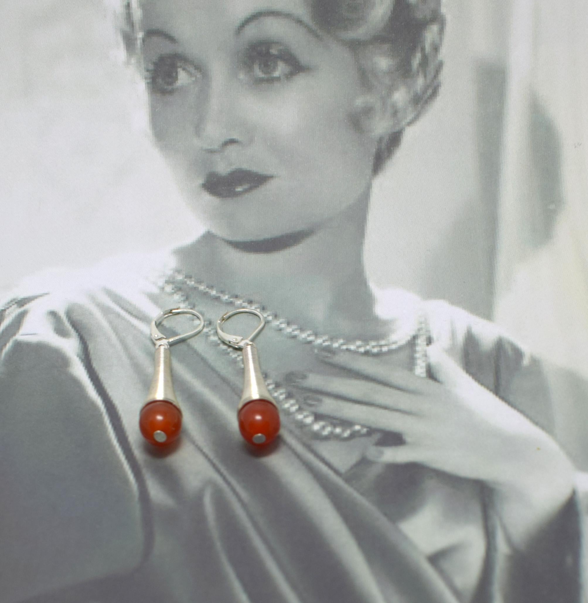 Boucles d'oreilles Art Déco modernistes des années 1930 en bakélite et chrome en vente 1