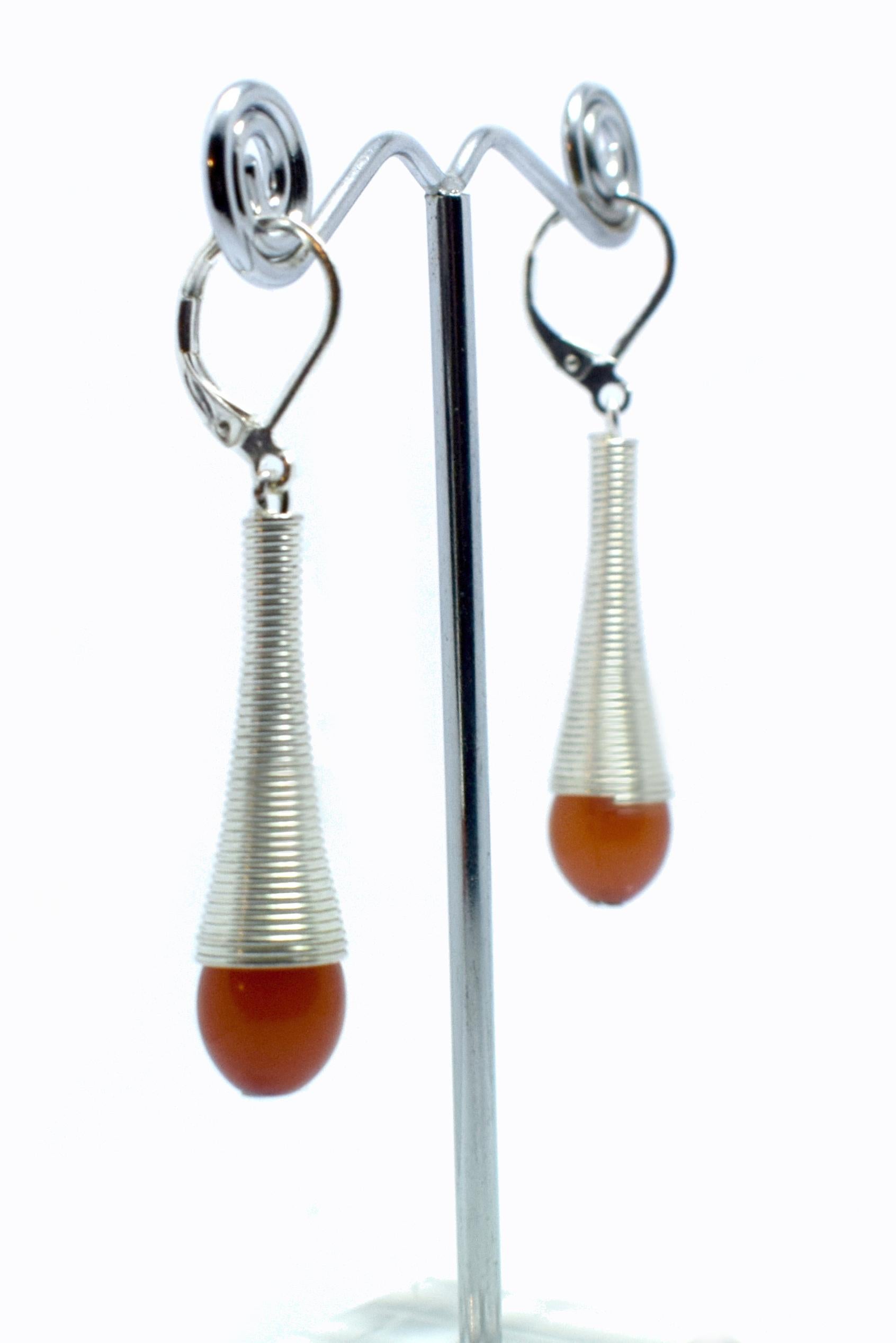 Boucles d'oreilles Art Déco modernistes des années 1930 en bakélite et chrome en vente 3