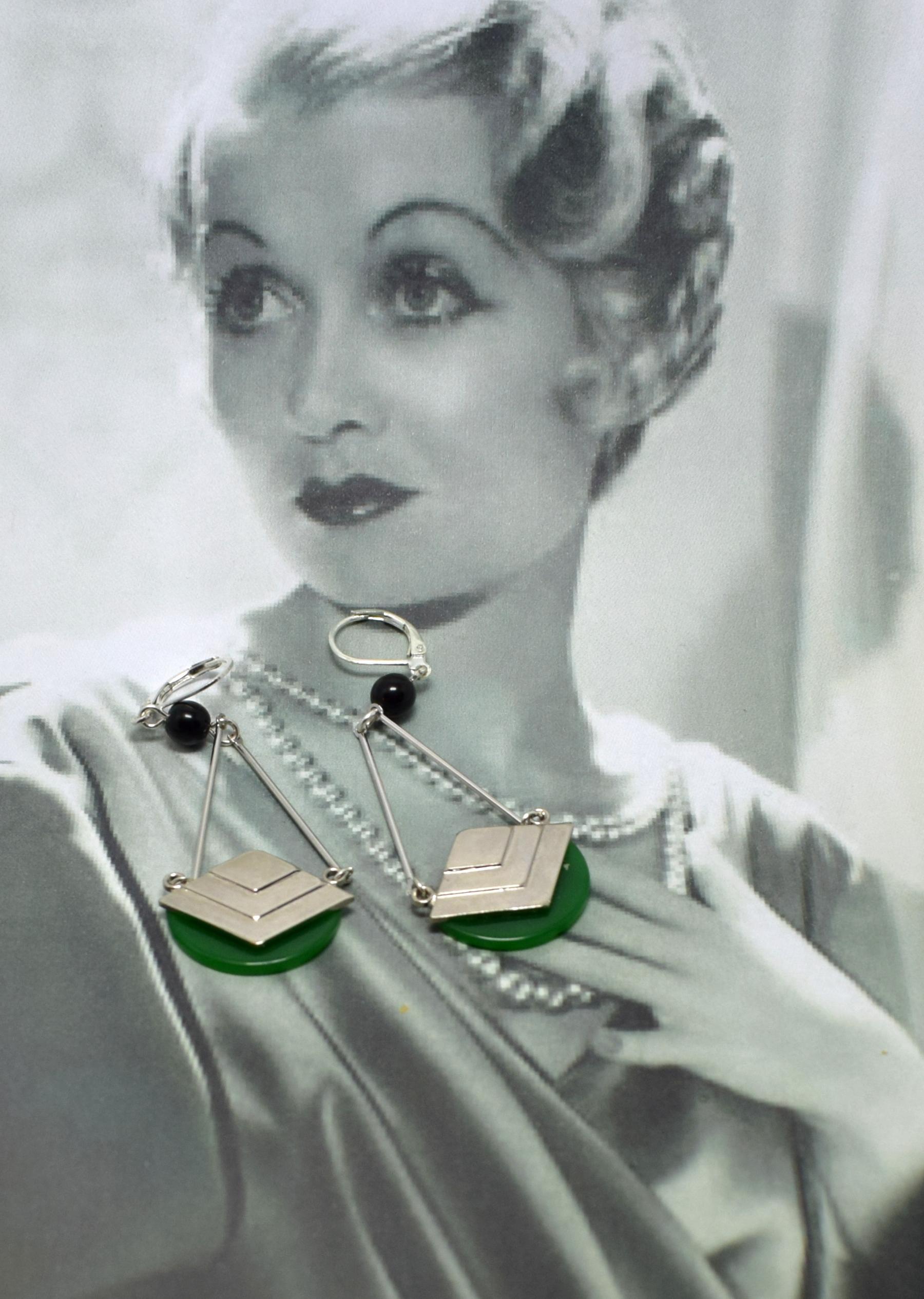 Art Deco Modernist 1930s Bakelite and Chrome Earrings For Sale 4