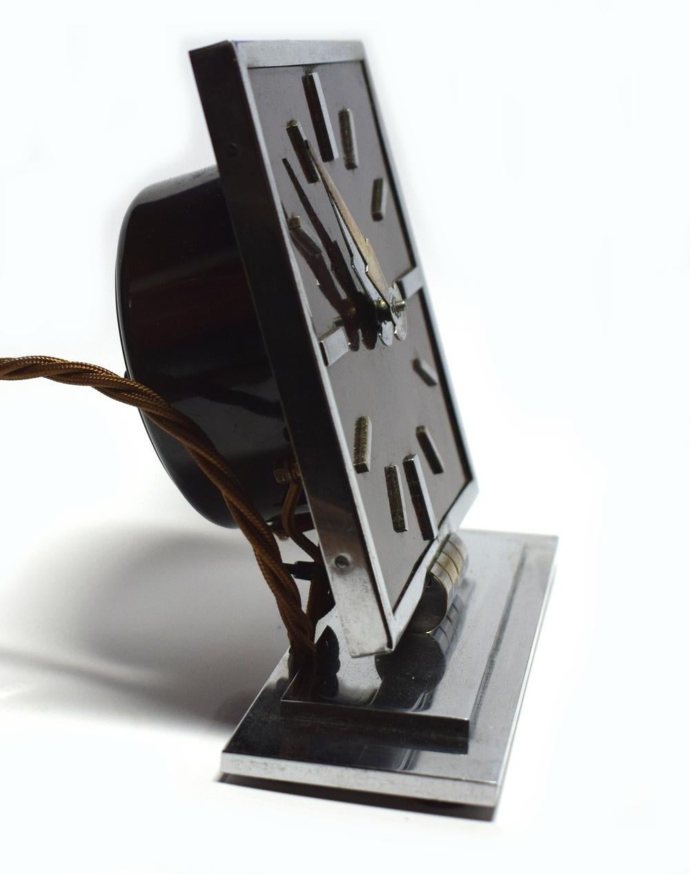 Art Deco Modernist 1930s Chrome and Bakelite Clock In Good Condition For Sale In Devon, England