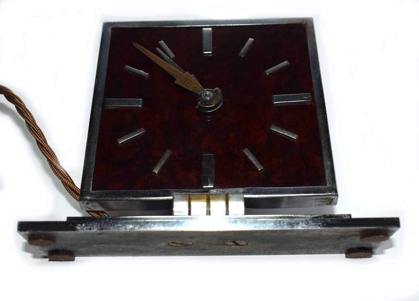 Art Deco Modernist 1930s Chrome and Bakelite Clock For Sale 1