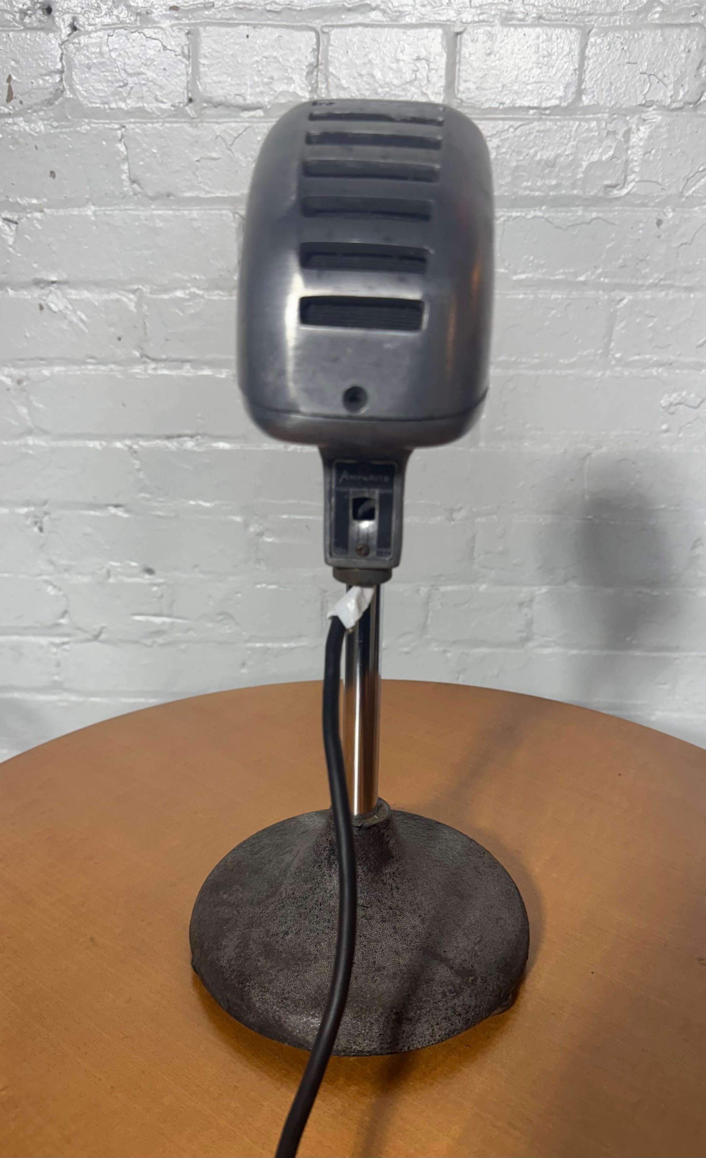 MICROPHONE Art Déco/Moderniste des années 1940 en aluminium « Amperite » ruban RBLG en vente 2