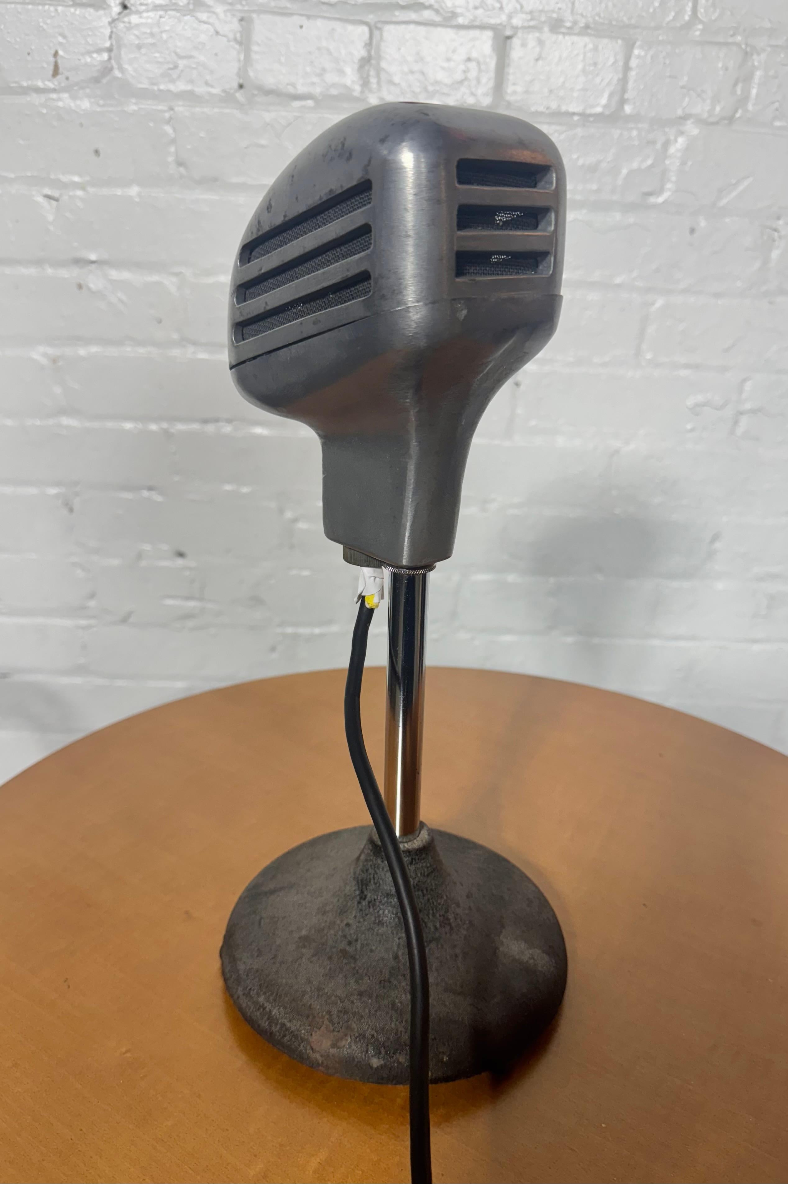 MICROPHONE Art Déco/Moderniste des années 1940 en aluminium « Amperite » ruban RBLG État moyen - En vente à Buffalo, NY